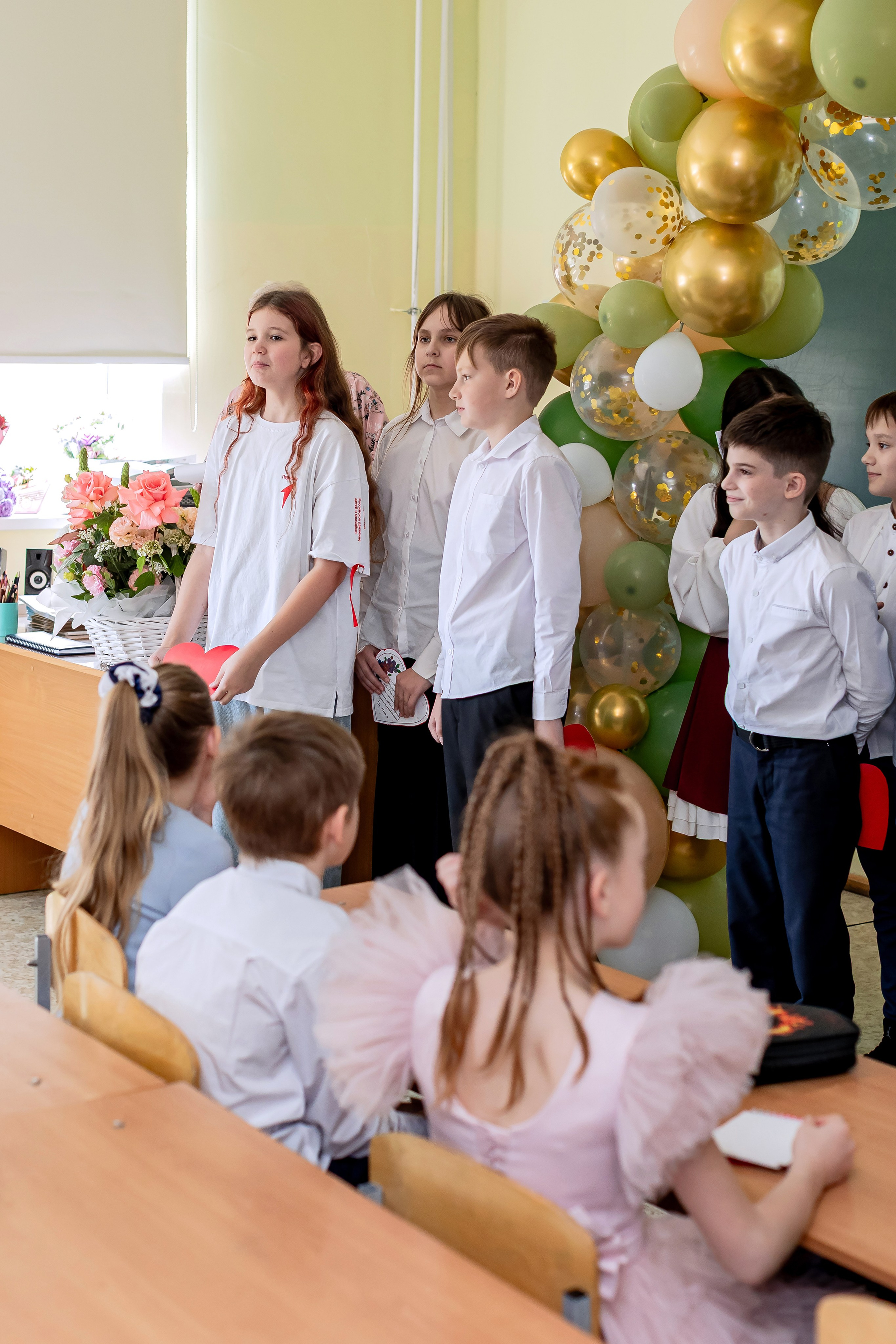 Выпускной в начальной школе в классе. Фотограф и видеограф Москва. Свадебный фотограф, видеограф. Выпускные альбомы. Оживающие альбомы
