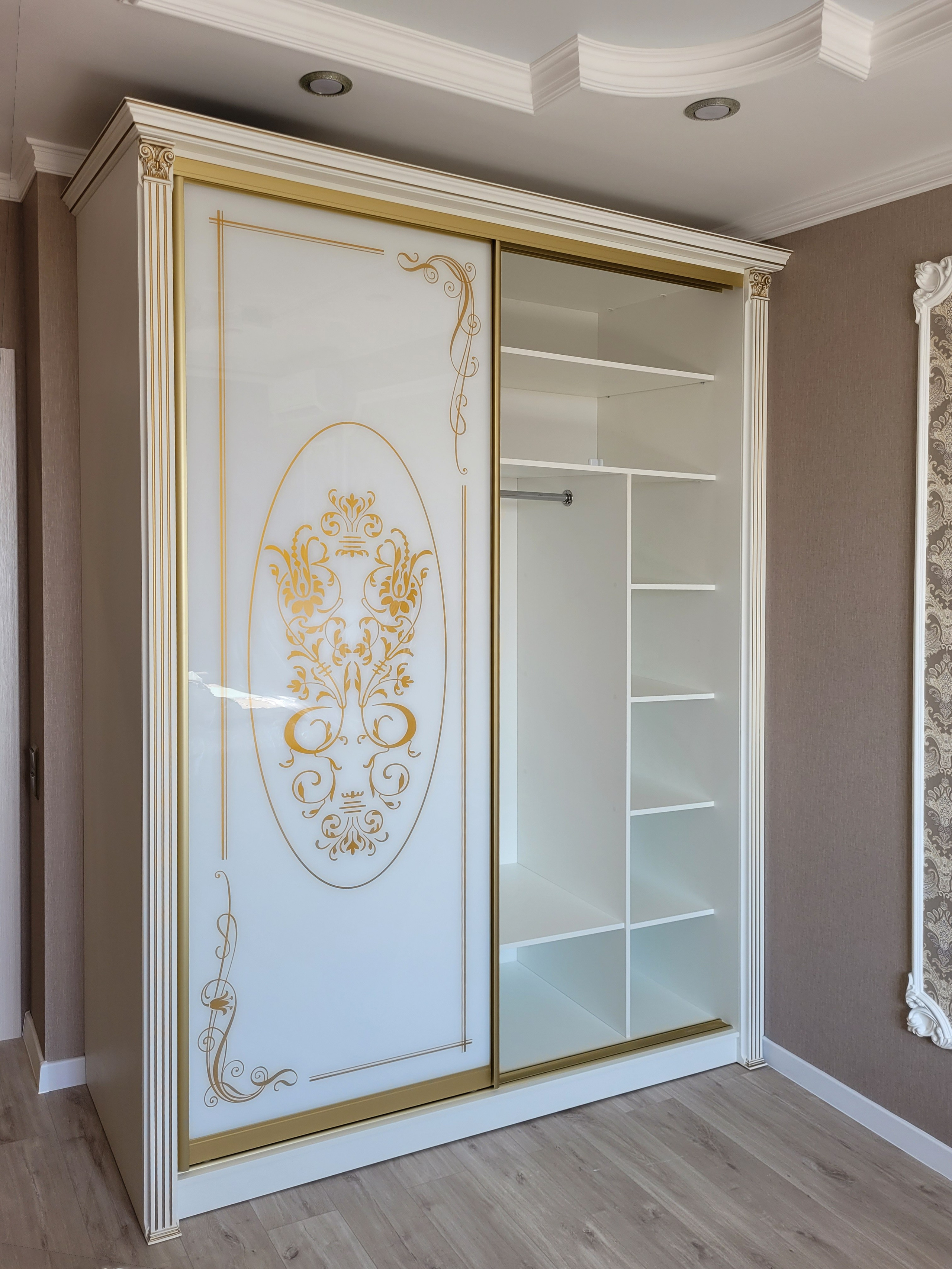 Шкафы, гардеробные и прихожие на заказ в Евпатории. Мебель на заказ в Евпатории