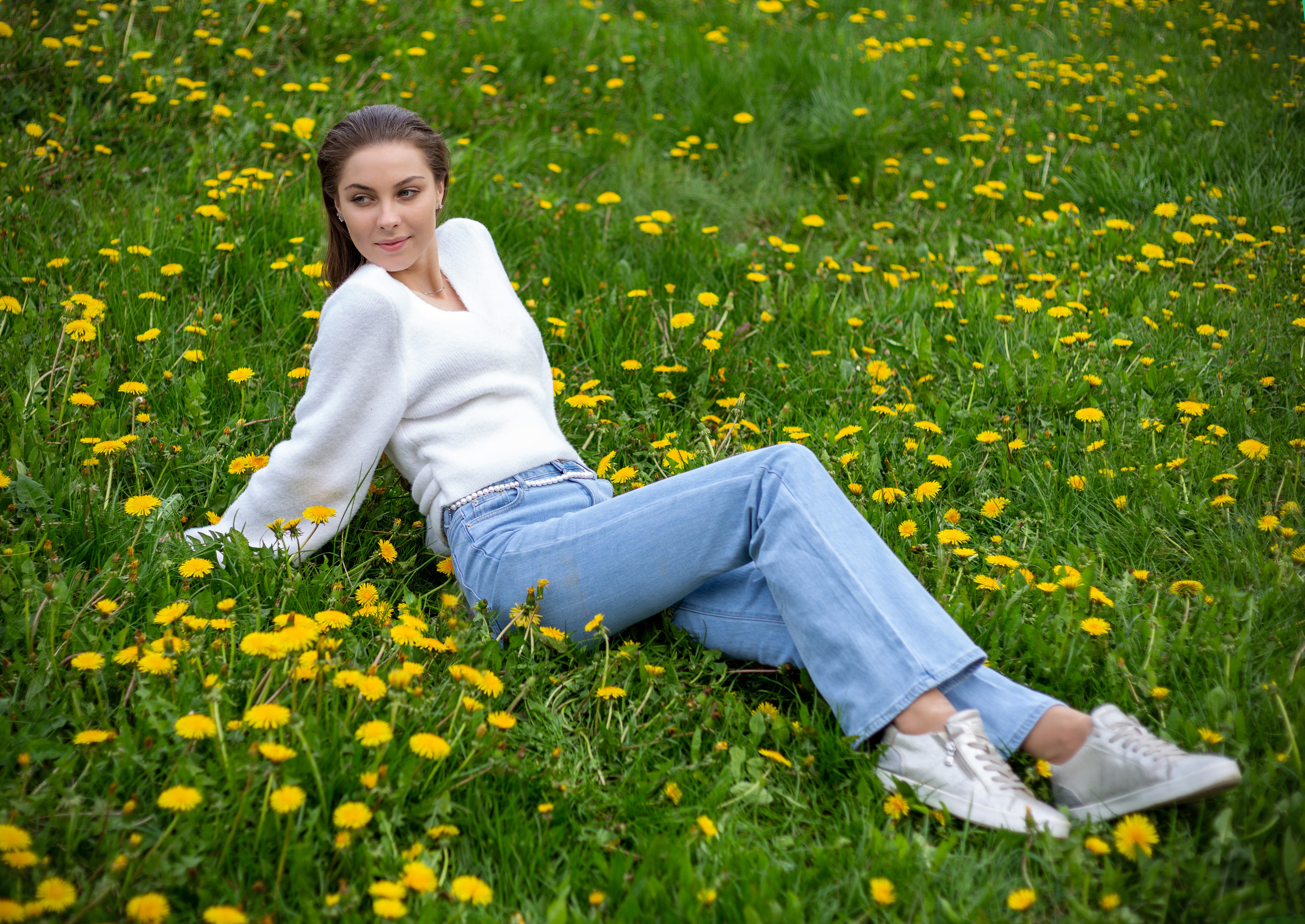 Девушка в одуванчиках, весеннее фото, Минск