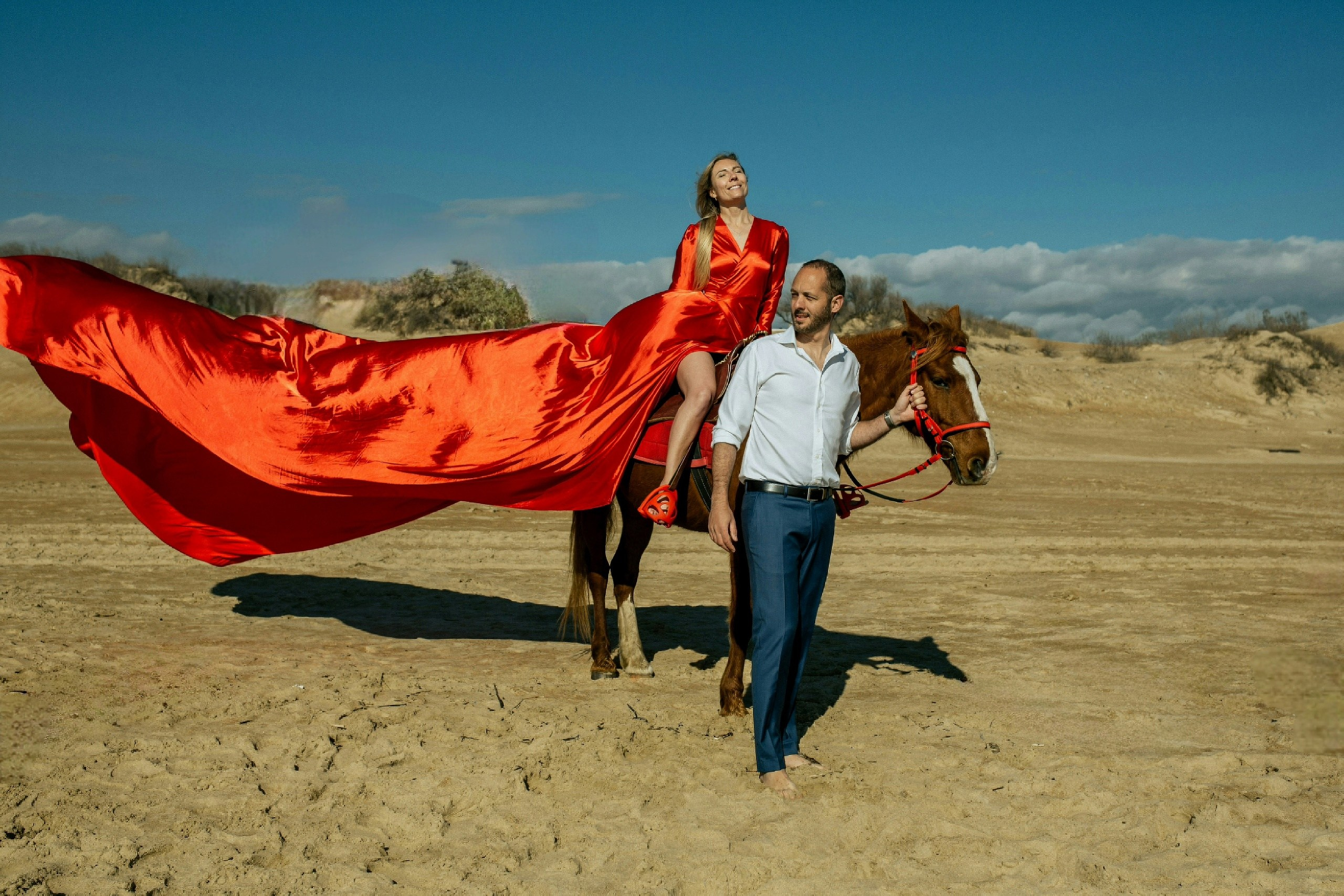 Фотосессия на лошадях на пляже Джемете в Анапе