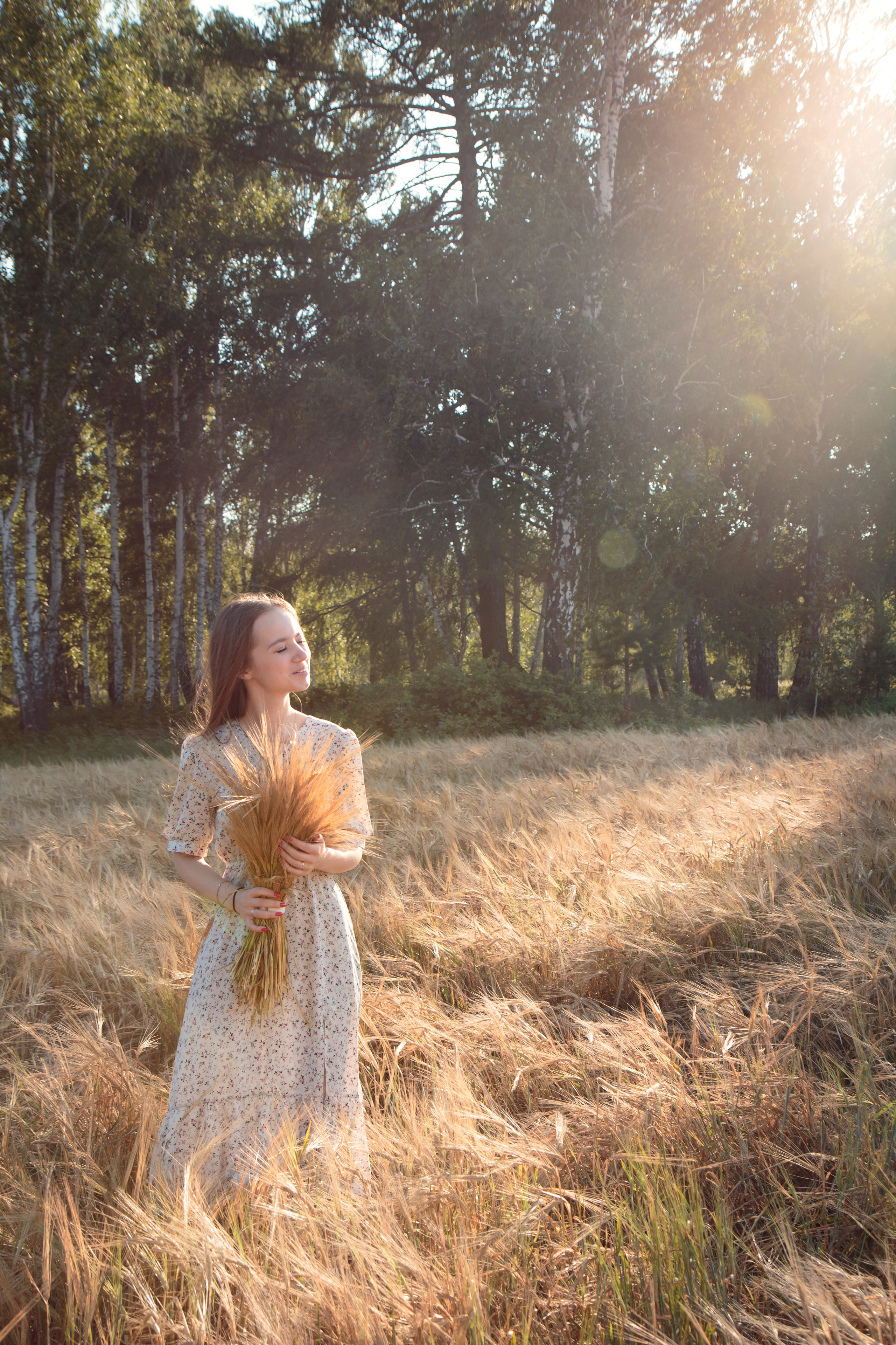 Фотосессия в поле. Фотограф в Шелехове, лучшие выпускные альбомы в Шелехове
