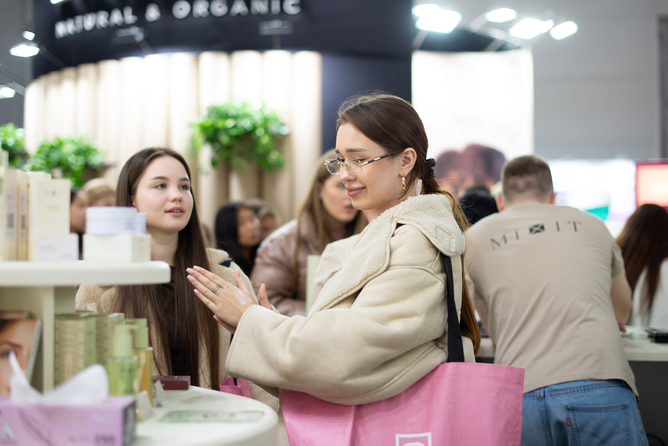 InterCHARM 2025 осень. Victoria Radjevna Репортажный Фотограф — Видеограф Москва • Санкт-Петербург