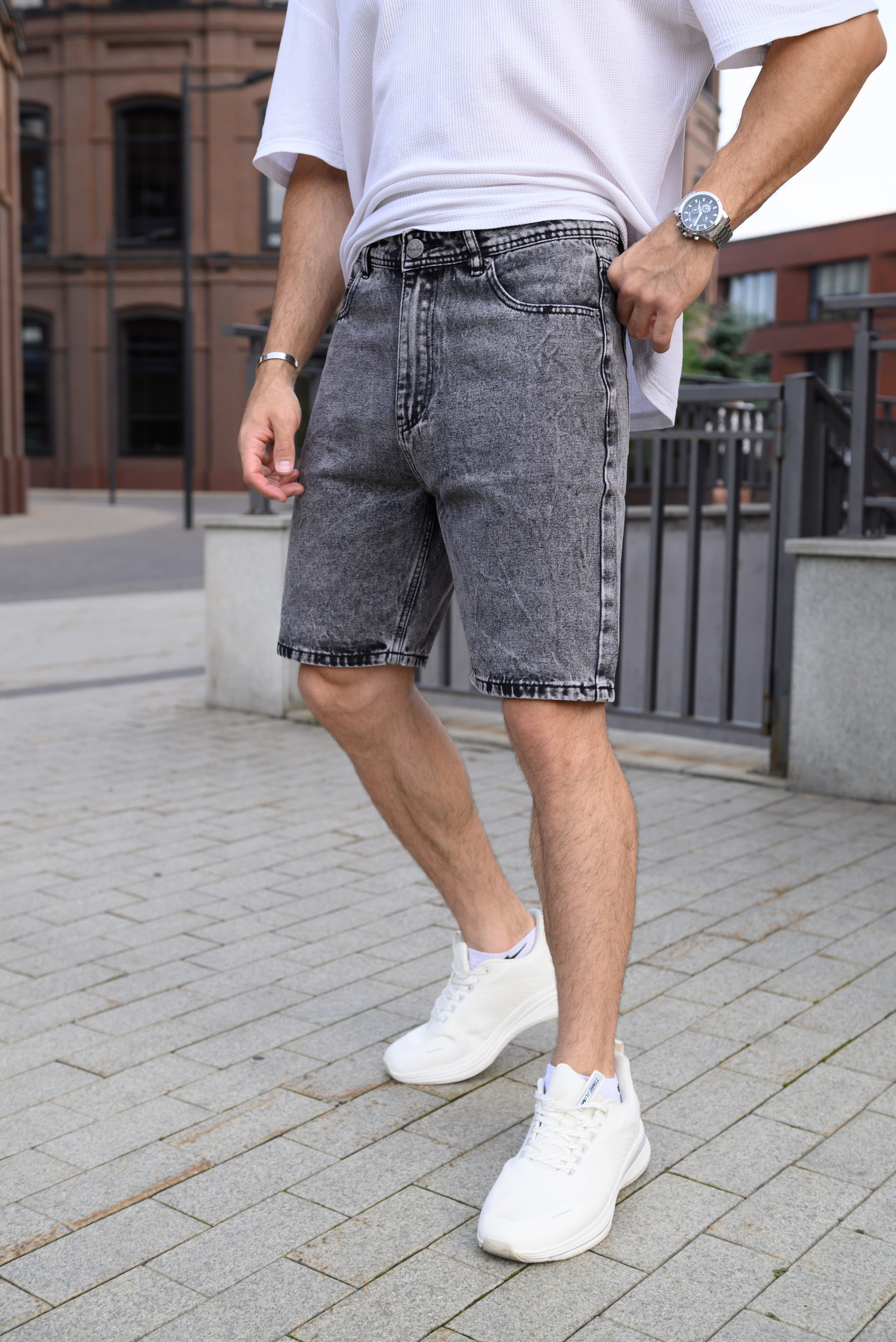 Контент-менеджер WB в магазине мужских джинсов. Фотограф Москва Настя Профотовна. Репортажные, свадебные и контент фотосессии