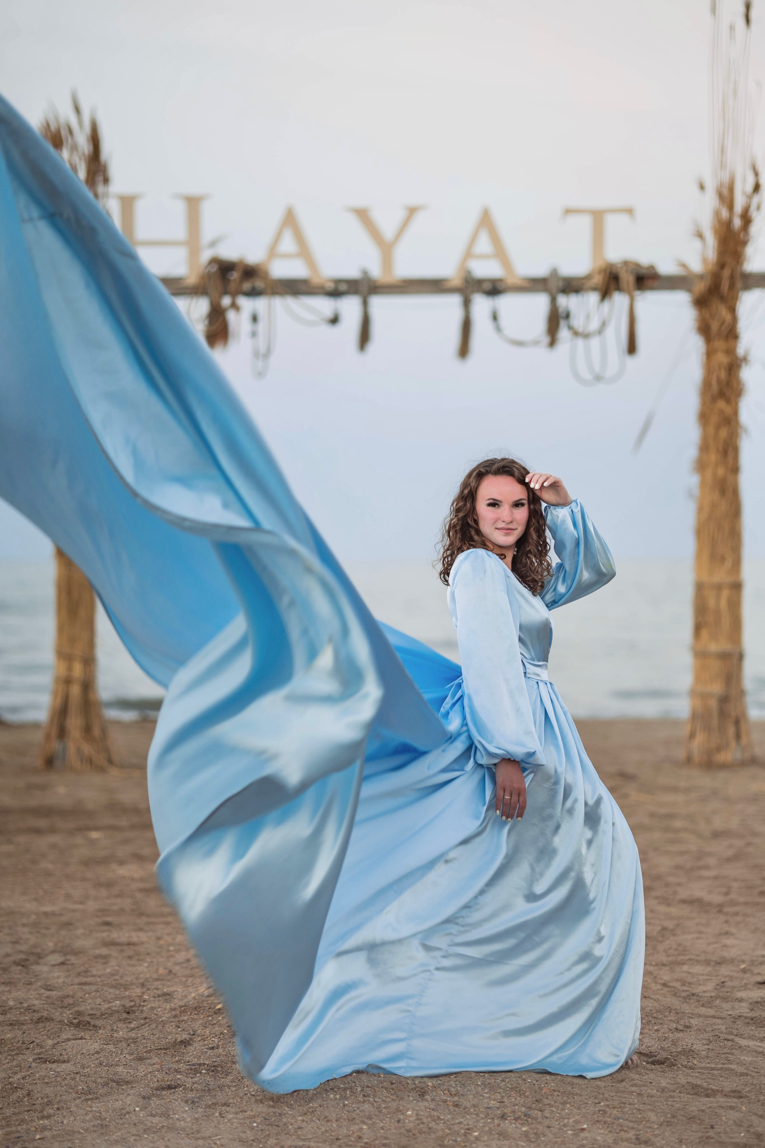 Небесная роза | Голубое платье со шлейфом для фотосессии в Дагестане
