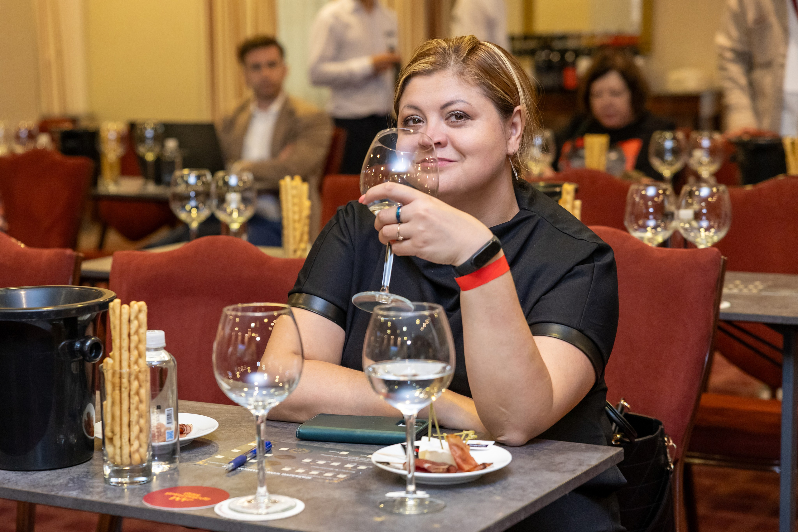 Репортажная фото- и видеосъемка Винного салона «Ароматный мир» в СПб