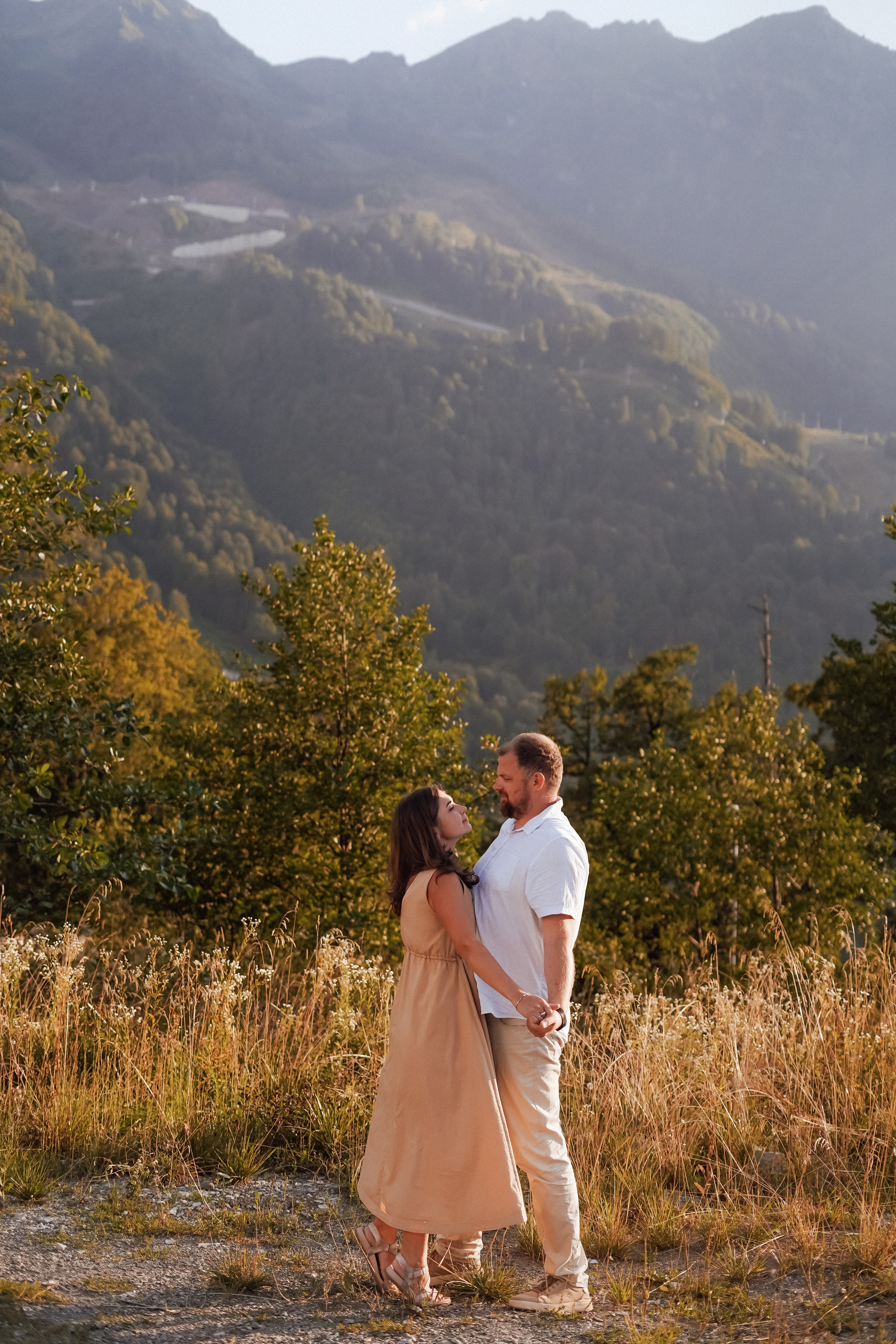 Алексей и Екатерина в горах Красной Поляны. Фотограф в Сочи и Абхазии | Фототуры | September Air