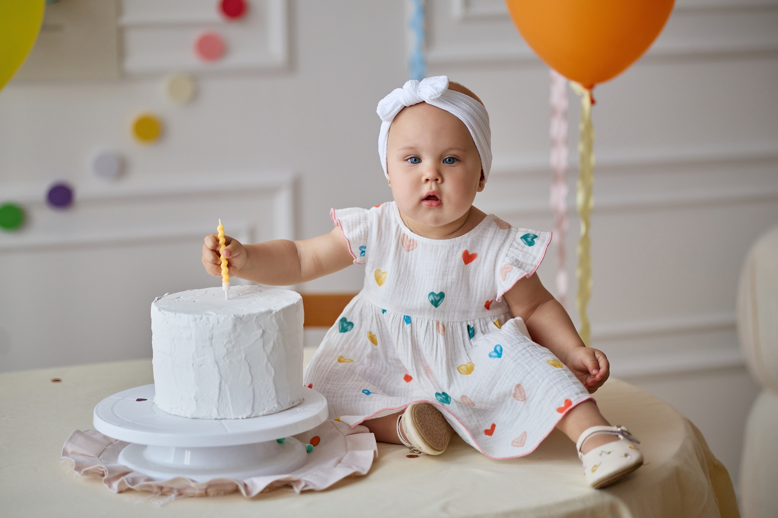 Фотосессия на первый день рождения от 1 года до 5 лет в Краснодаре. Фотостудия Roomy в Краснодаре | Семейные и детские съёмки дней рождения от 1 до 5 лет, аренда зала фотостудии