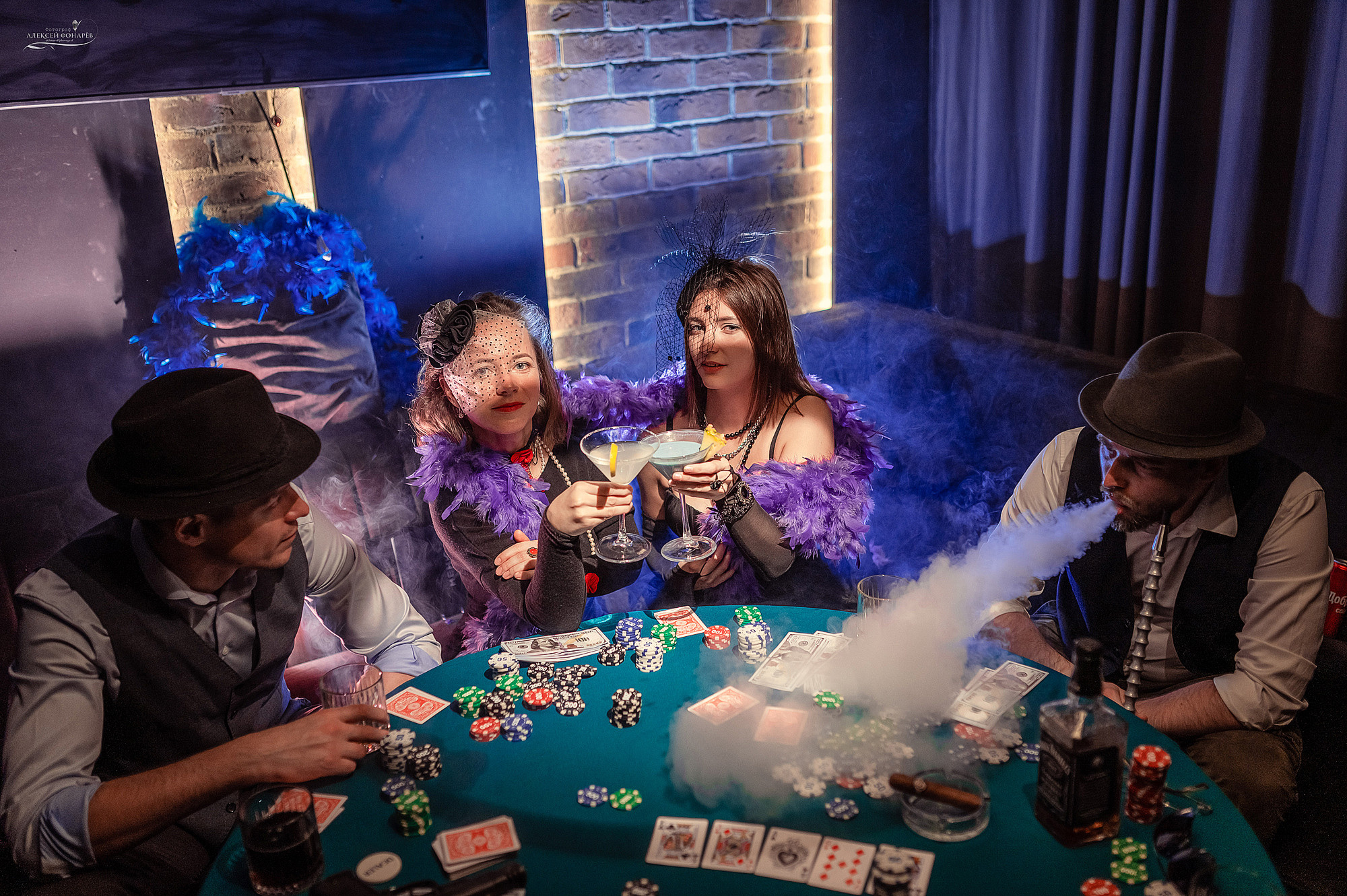 Фотосессия пары в казино. Свадебный фотограф в Дубне Алексей Фонарёв