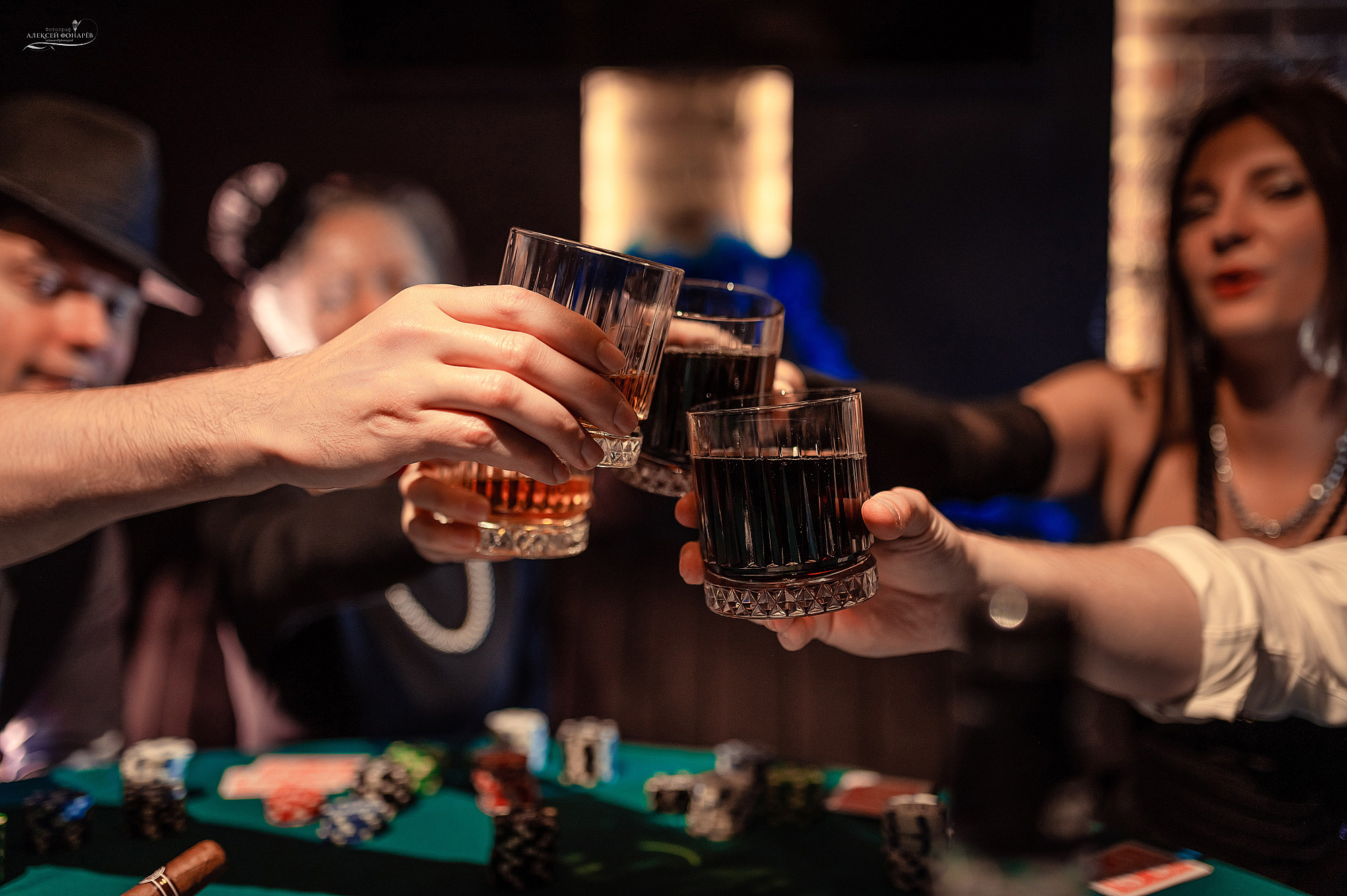 Фотосессия пары в казино. Свадебный фотограф в Дубне Алексей Фонарёв
