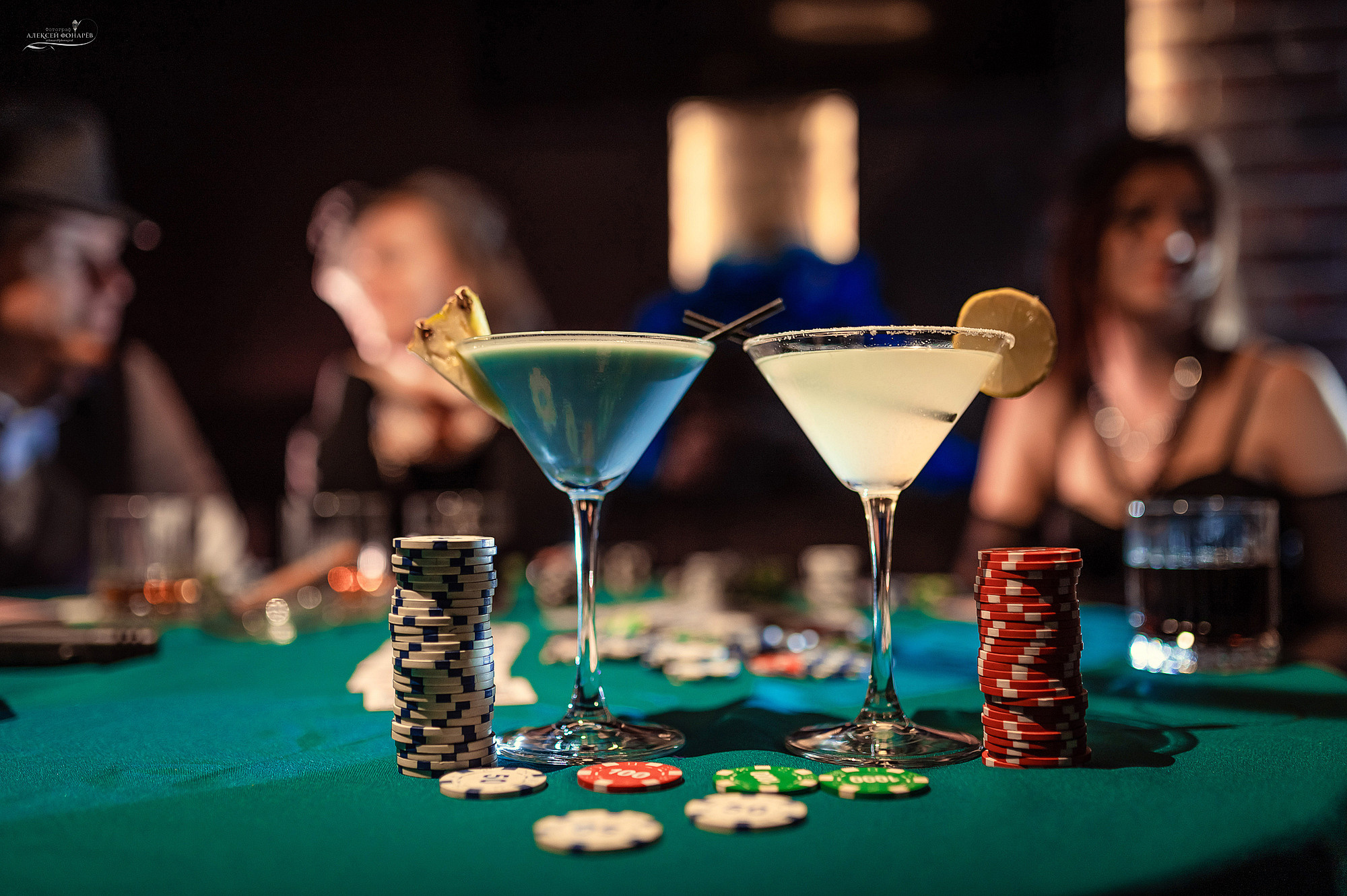 Фотосессия пары в казино. Свадебный фотограф в Дубне Алексей Фонарёв