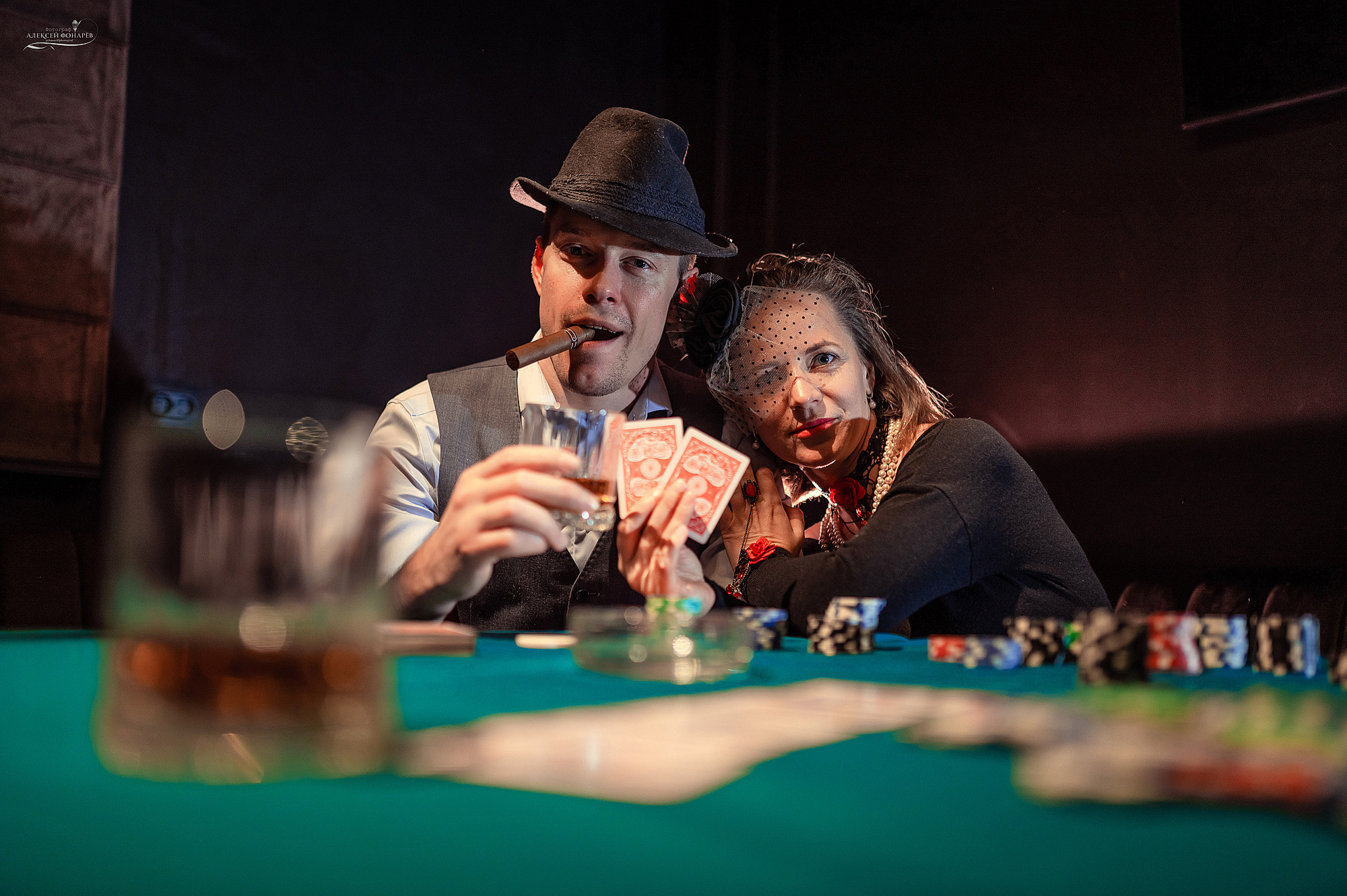 Фотосессия пары в казино. Свадебный фотограф в Дубне Алексей Фонарёв