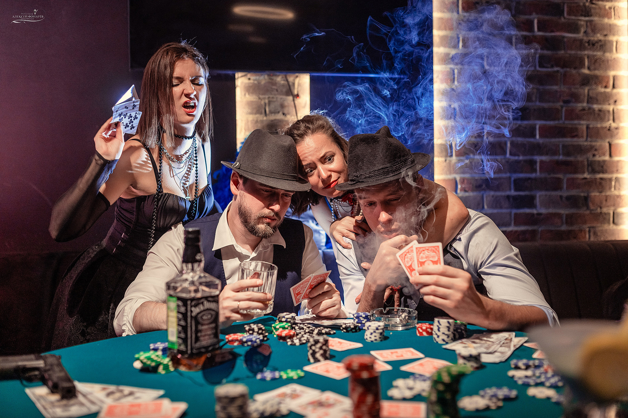 Фотосессия пары в казино. Свадебный фотограф в Дубне Алексей Фонарёв