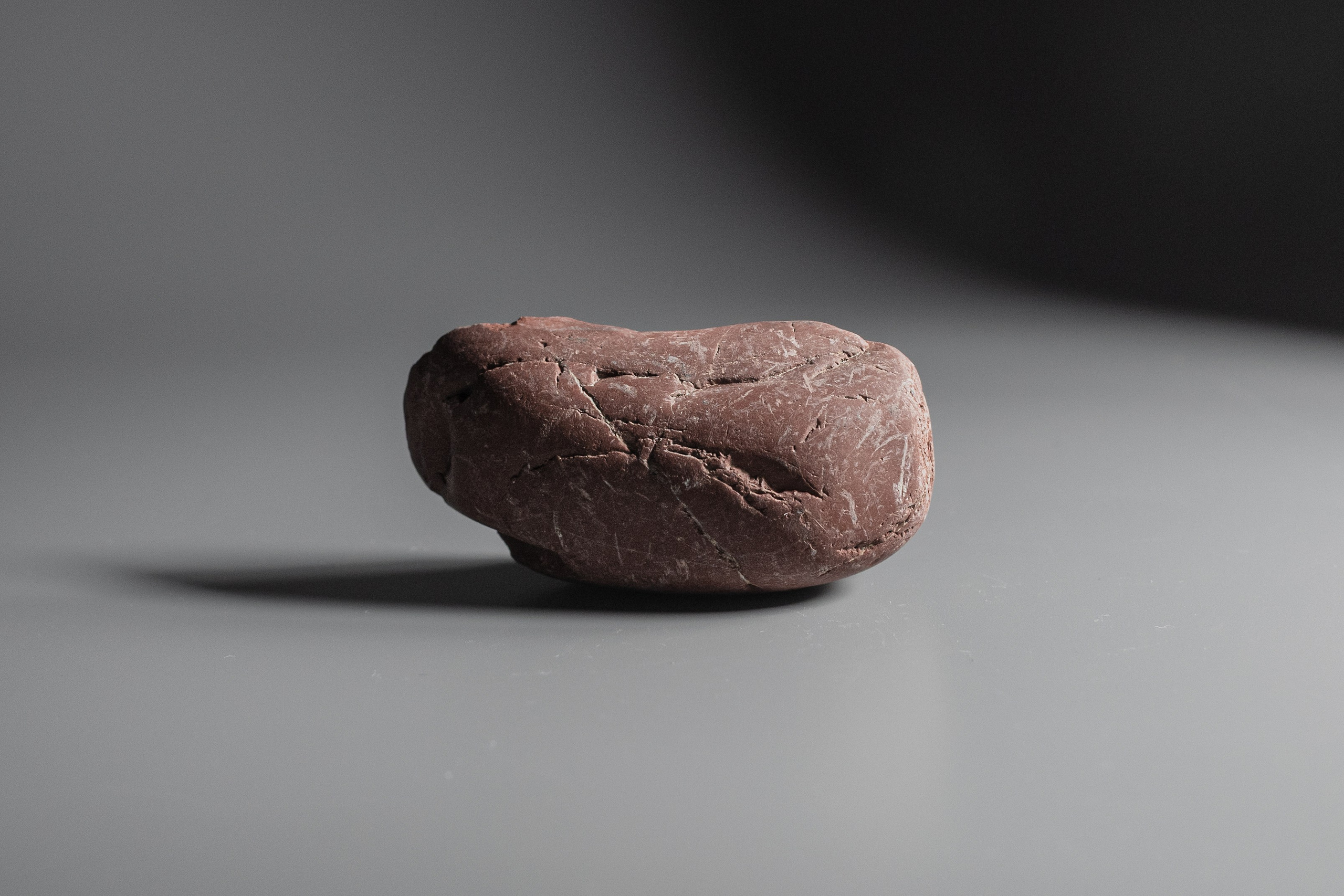 минималистичная фотография камня