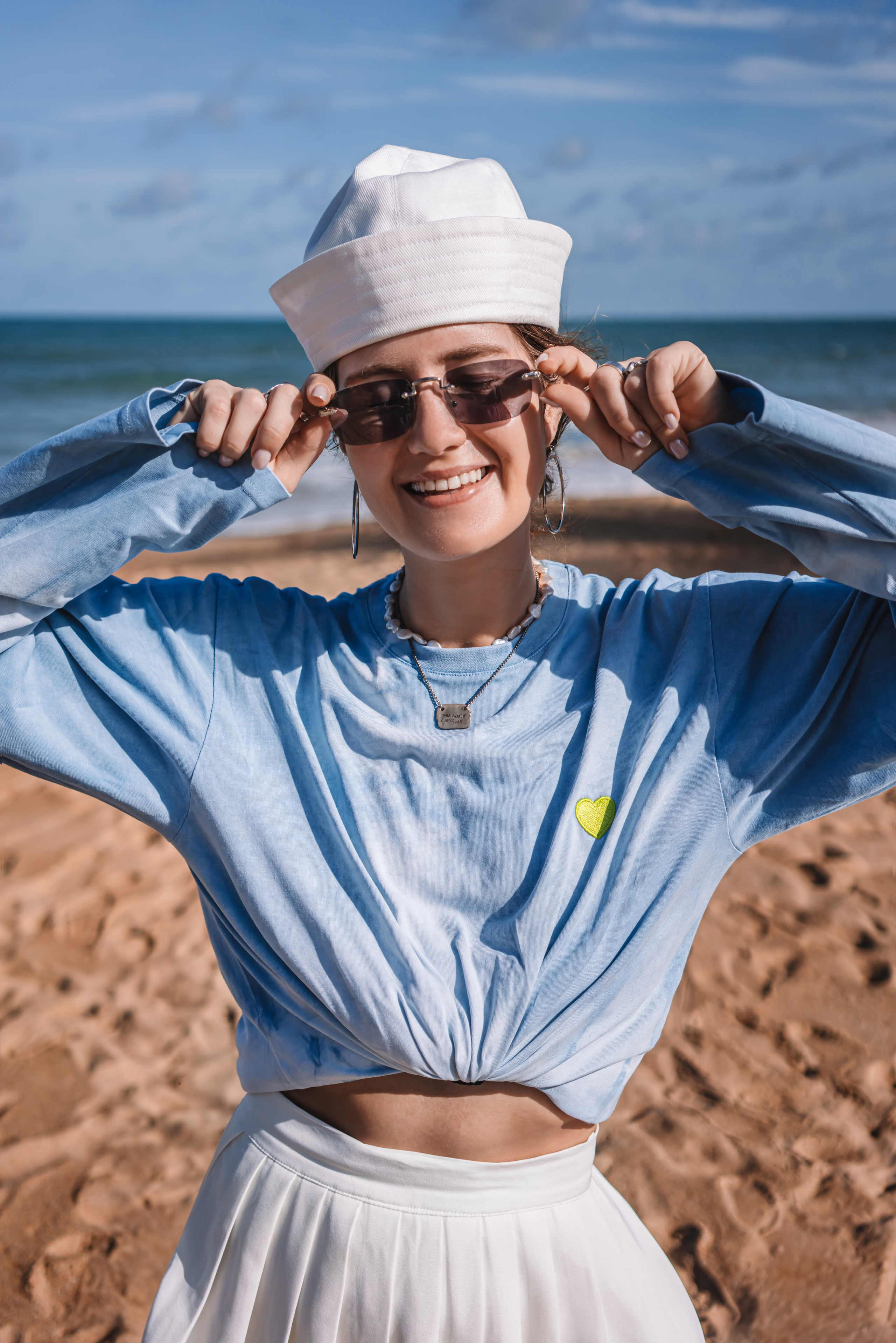 Лимитированная коллекция мерча S7 совместно с брендом Chuka. Лонгслив с вышивкой. Фотограф Айгуль Вишня