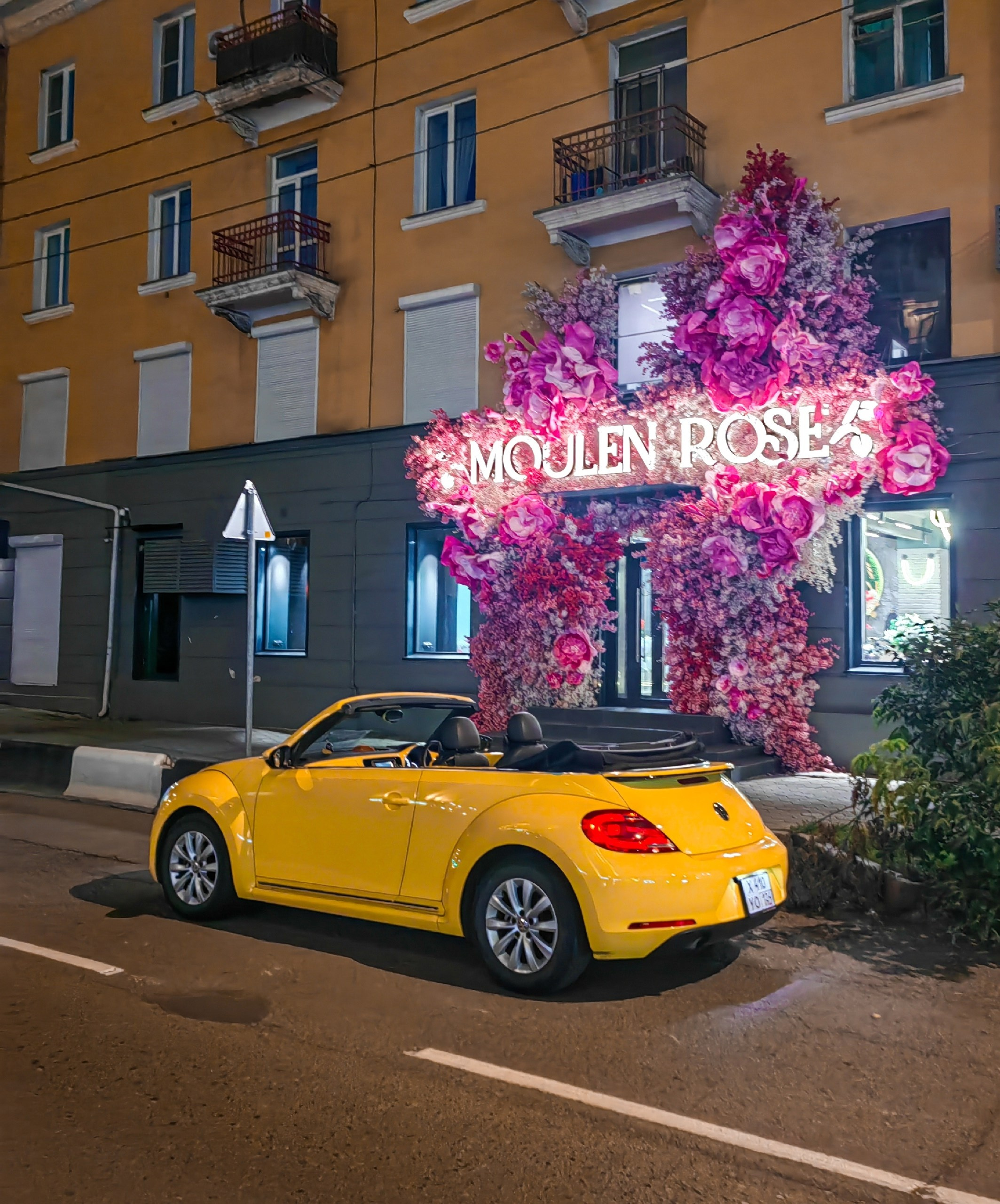 Аренда кабриолета в Красноярске на свадьбу фотосессия прокат автомобиль с водителем авто прогулка поездка прокатиться на кабриолете цена стоимость описание услуг заказать забронировать, индивидуальная экскурсия фото тур по красивым местам достопримечательность смотровая Красноярск прокат лимузинов цветы