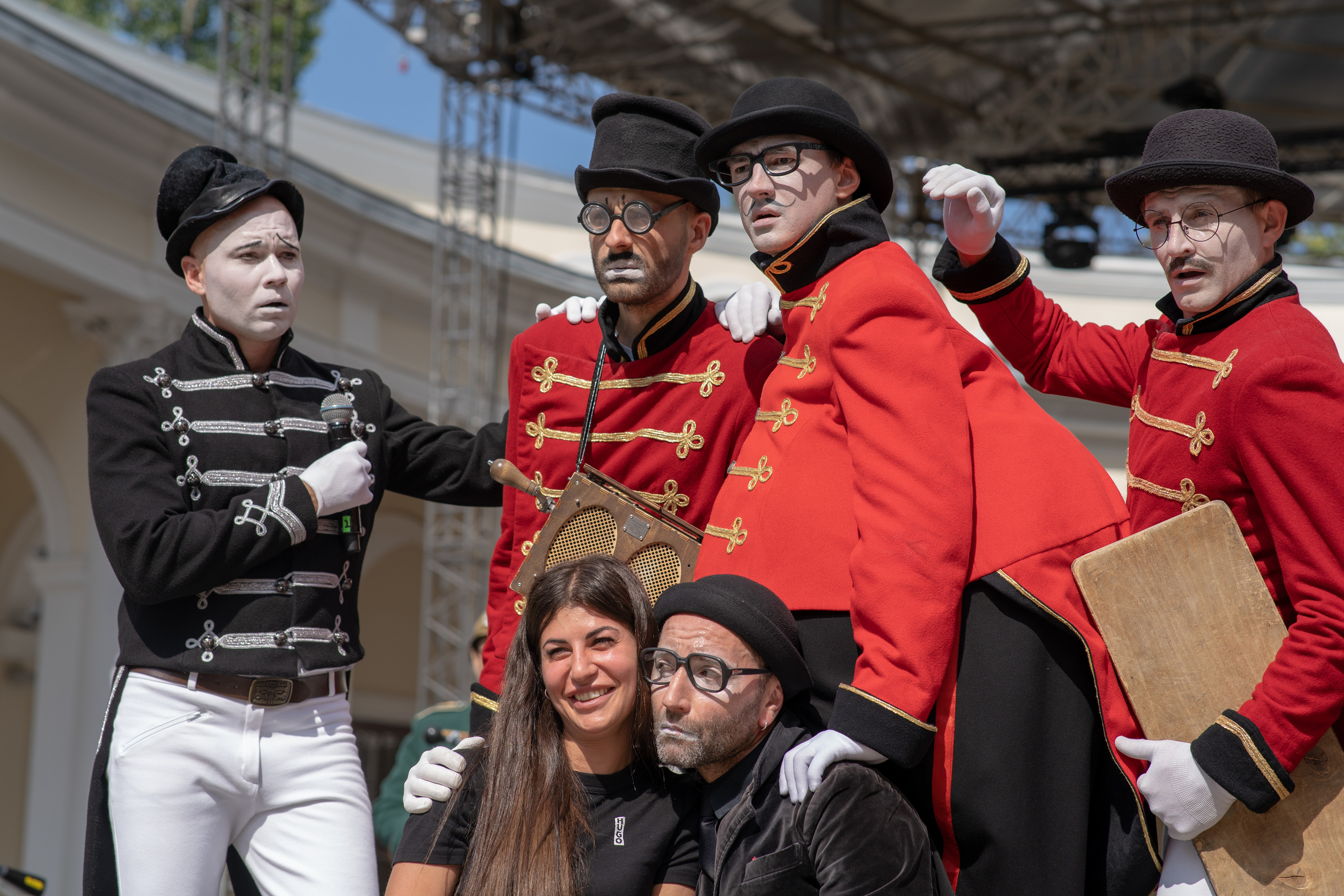 Уличный театр «Высокие Братья». ZAGLADIN Bureau