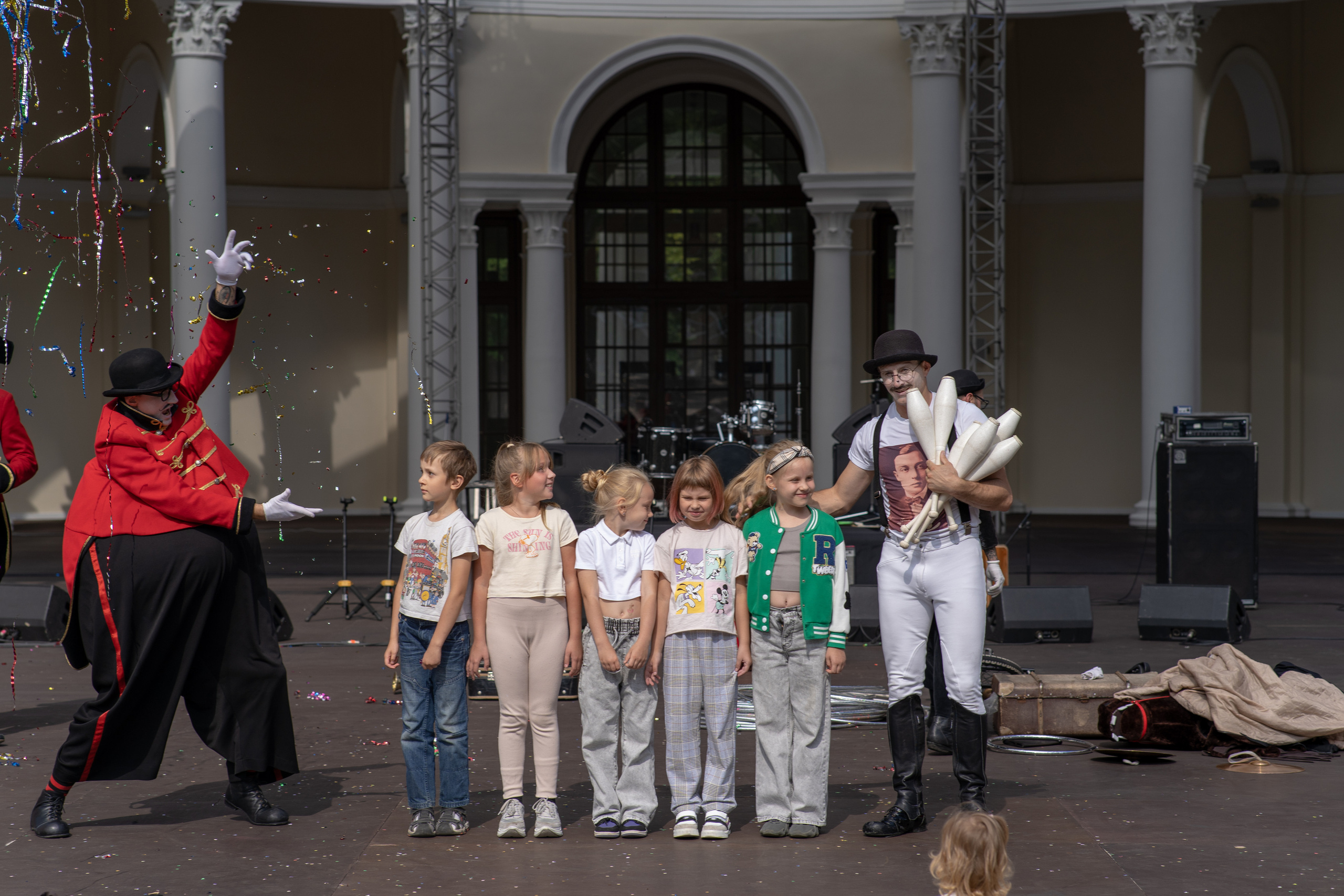 Уличный театр «Высокие Братья». ZAGLADIN Bureau