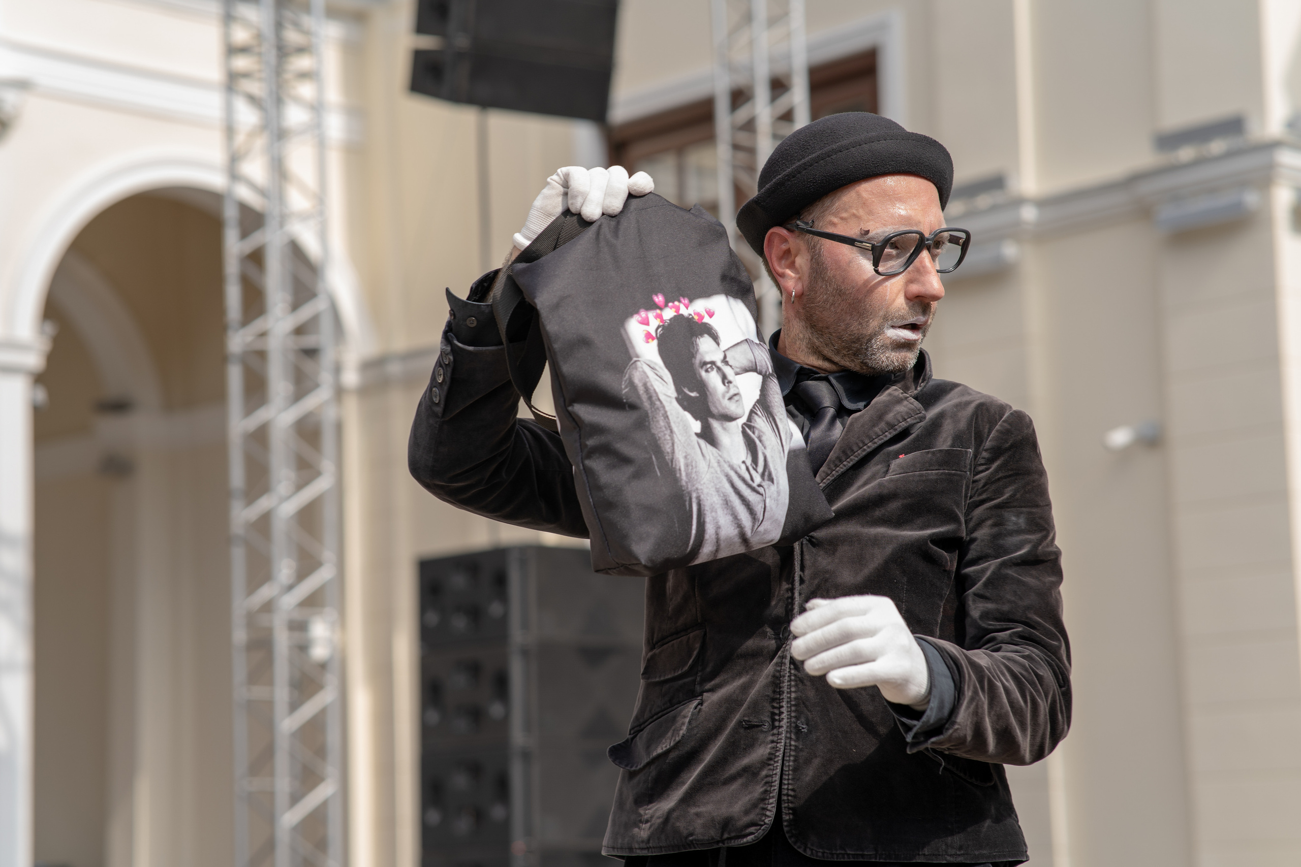 Уличный театр «Высокие Братья». ZAGLADIN Bureau