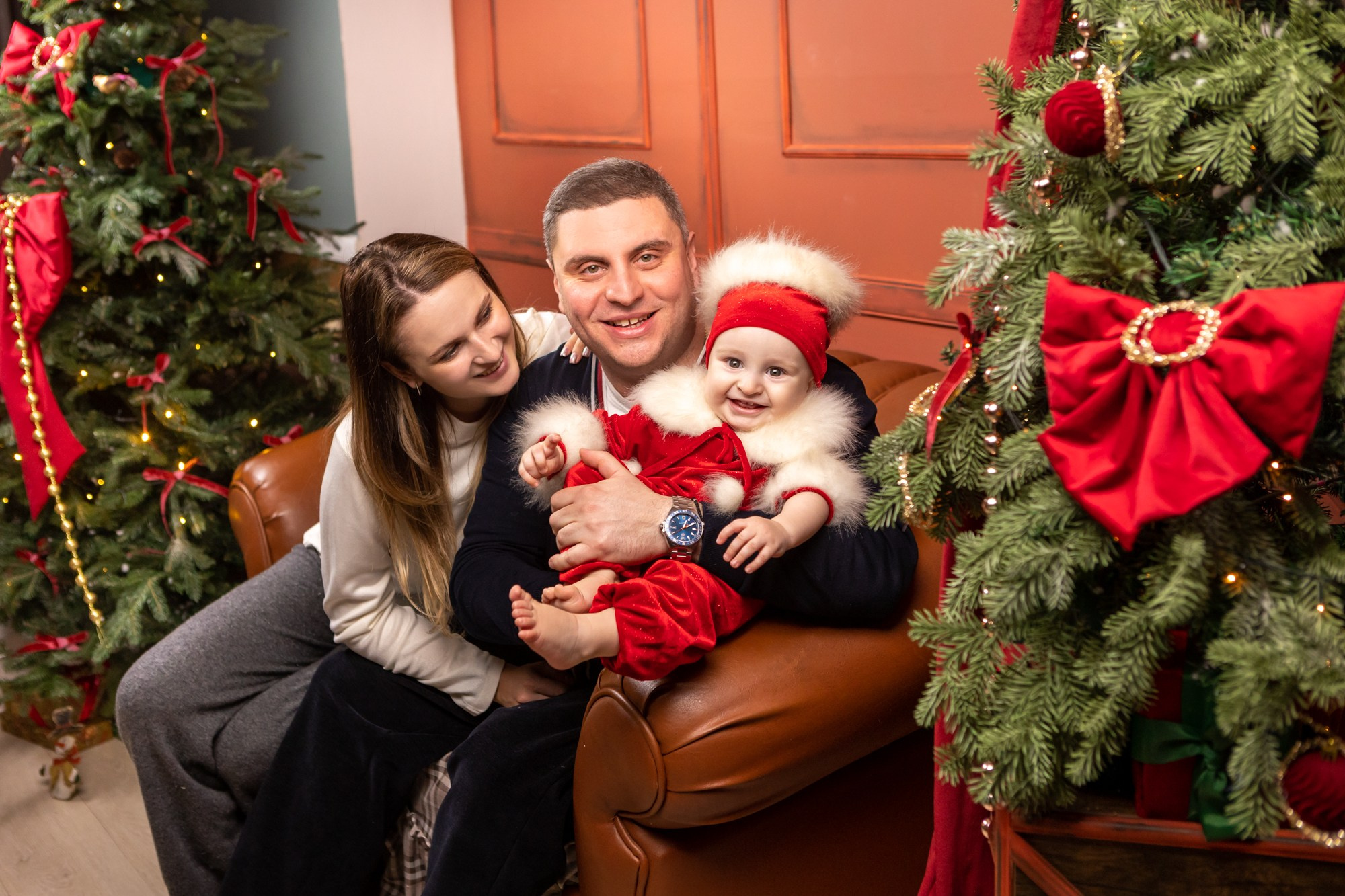 Семейная студийная фотосессия. Фотограф в Оренбурге. Профессиональный фотограф
