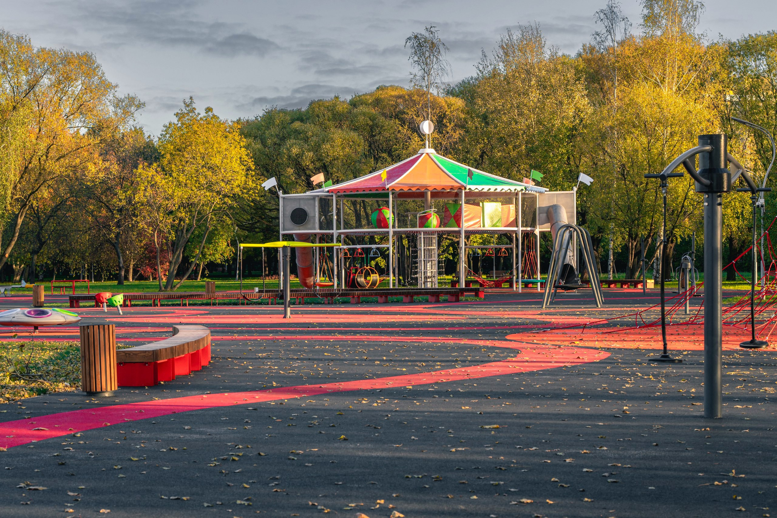 Детская площадка в Парке Авиаторов. Святослав Буньков | фотограф