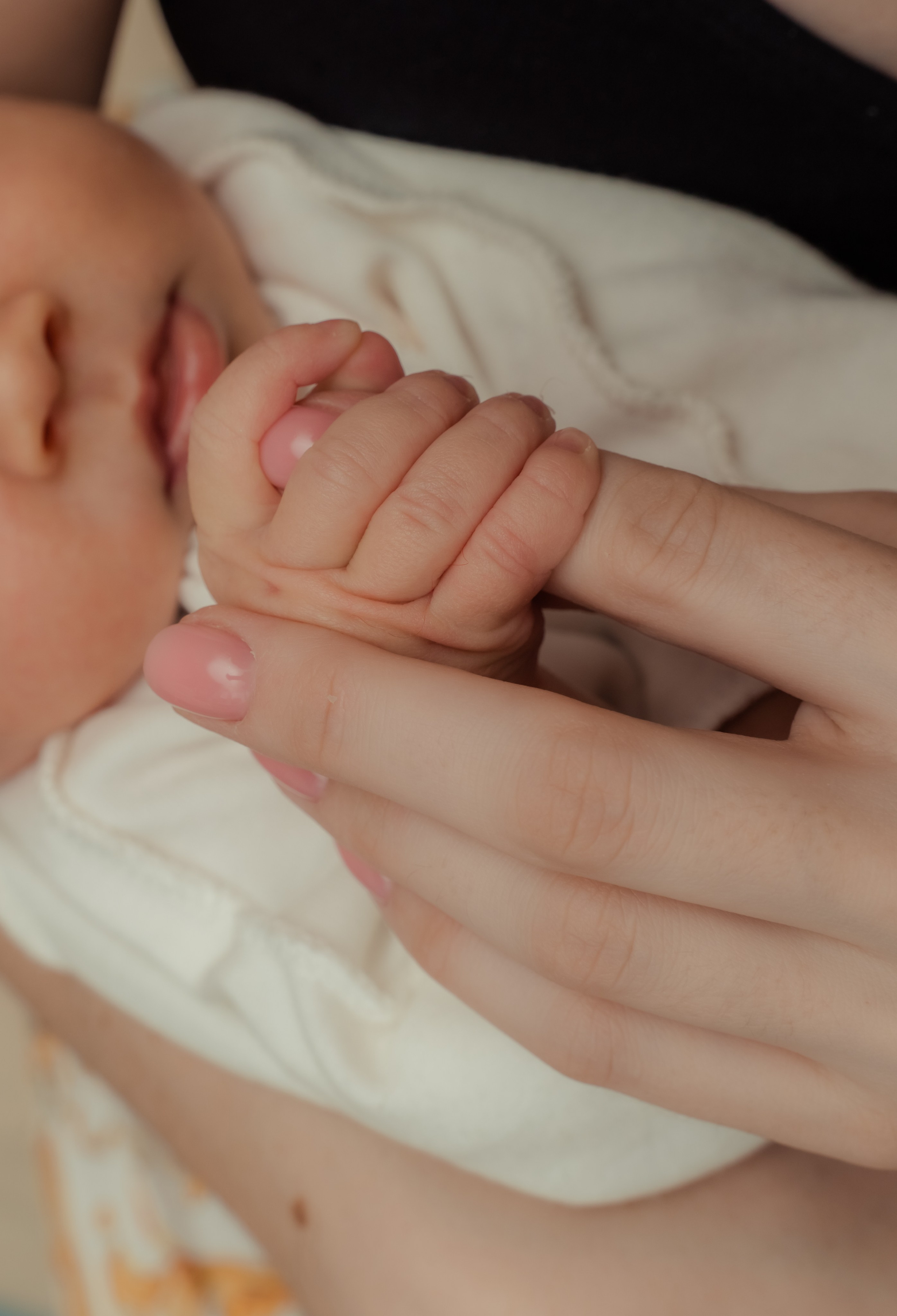 Фотосъемка новорожденного в минималистичном стиле