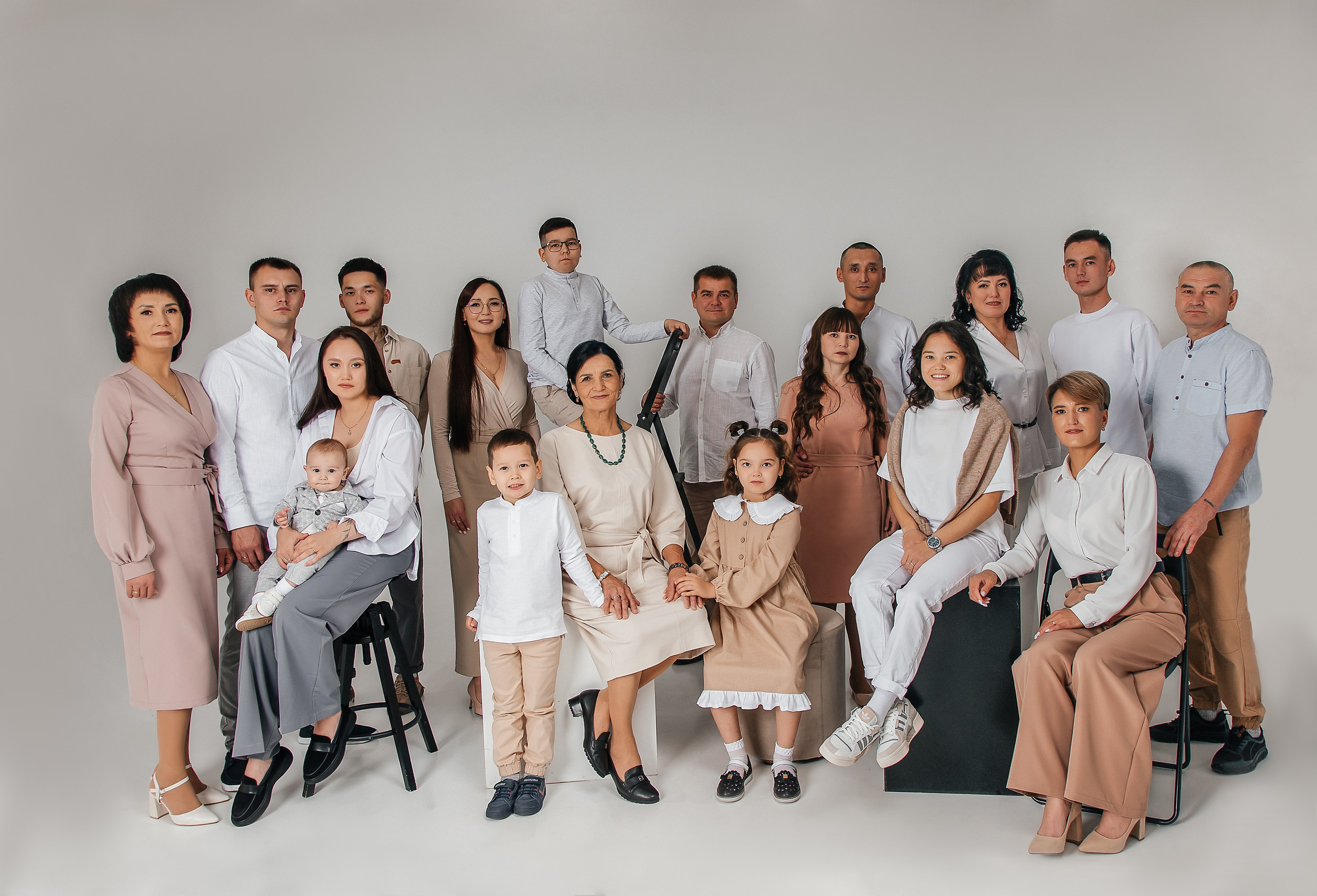 Фотограф Авилова Дарья ● Тюмень● Съемка больших семей ●Архив поколений