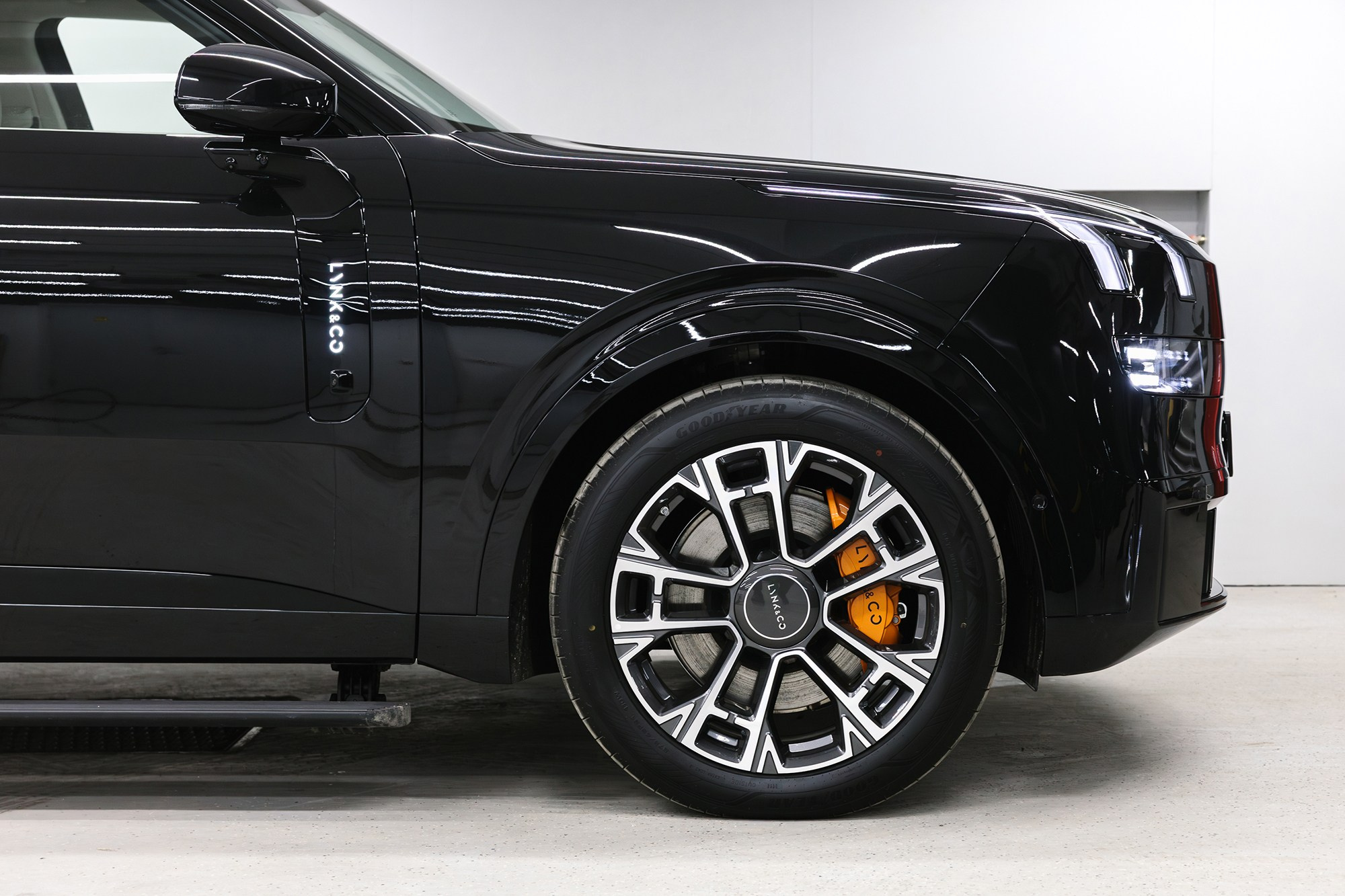 Lynk & Co 900 Ultra 2,0hyb 4WD AT (734 л. с.), 2025 г, 2,0 л бензин. Автосалон «Х-Авто»