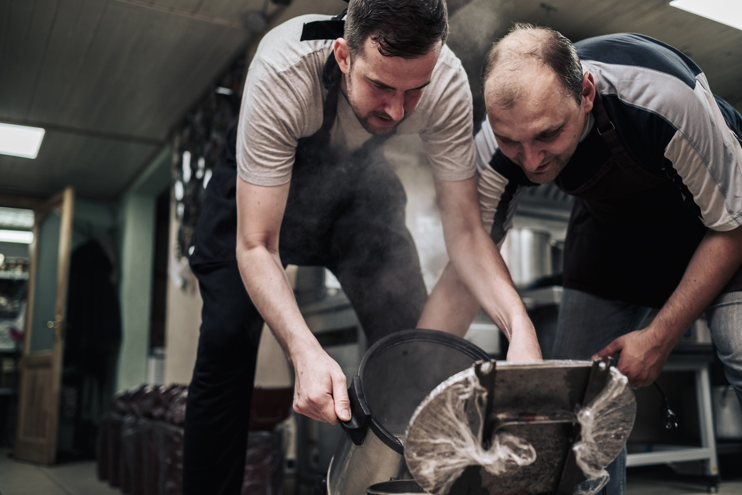 Готовка для бездомных и кормление их в Москве. Фотограф в Москве Максим Скоробогатов