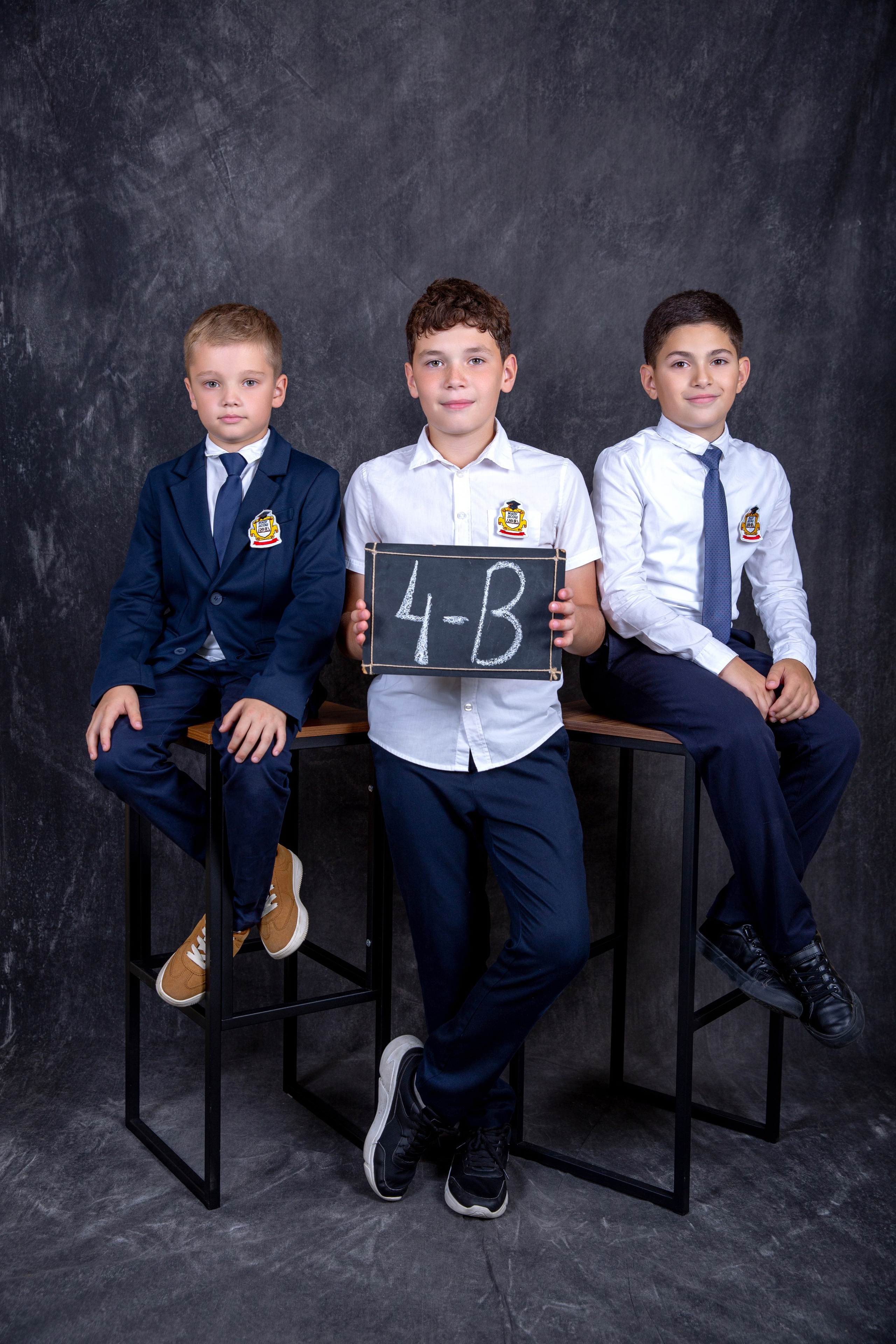 Цена на выпускные альбомы 4 класса. Выпускной альбом в Москве и Домодедово Вышка Школьный фотограф