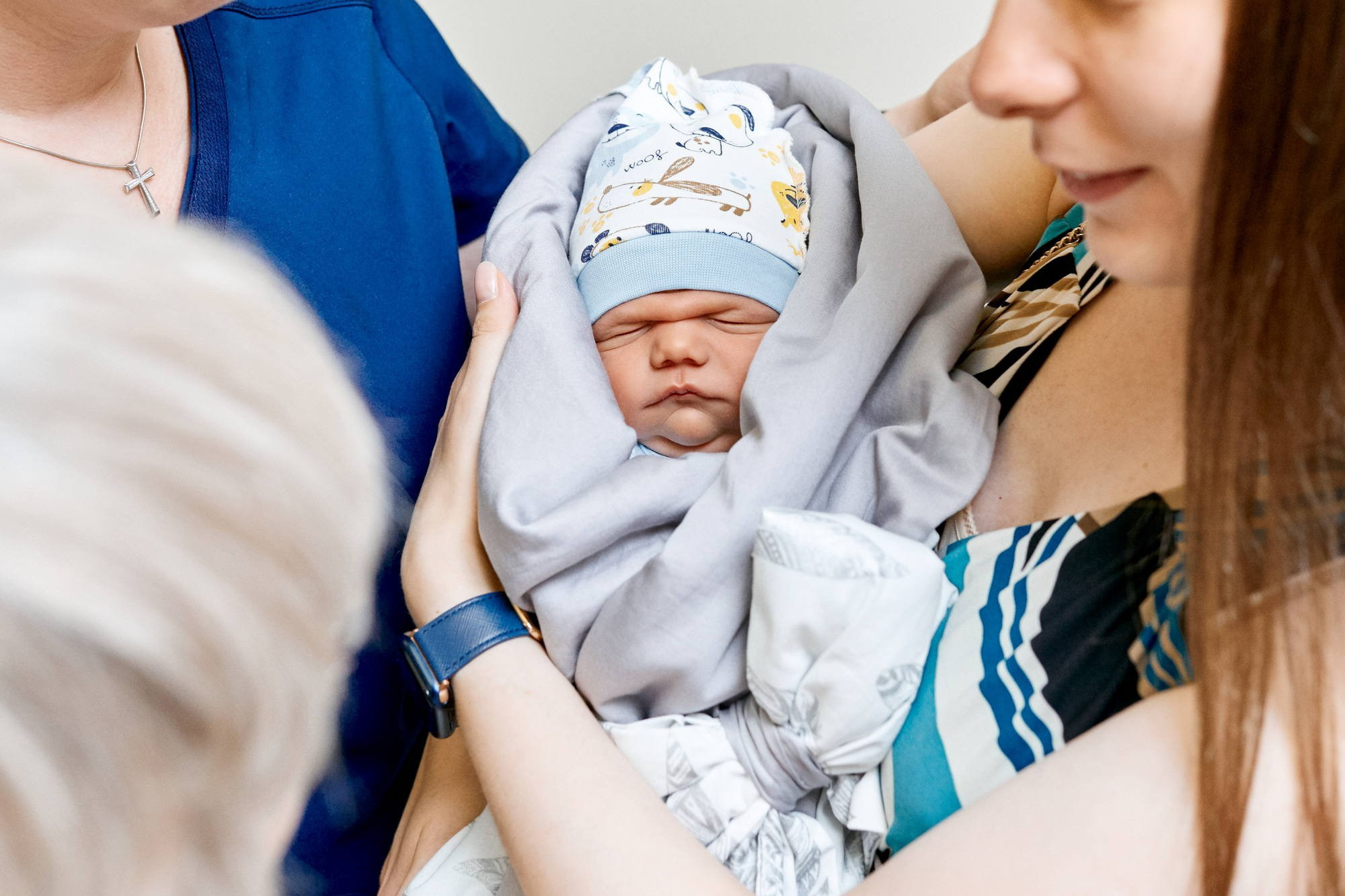 Фотограф на выписку в Москве, заказать услуги фотосъёмки — Цены и стоимость услуг профессионального фотографа для фотосессии выписки