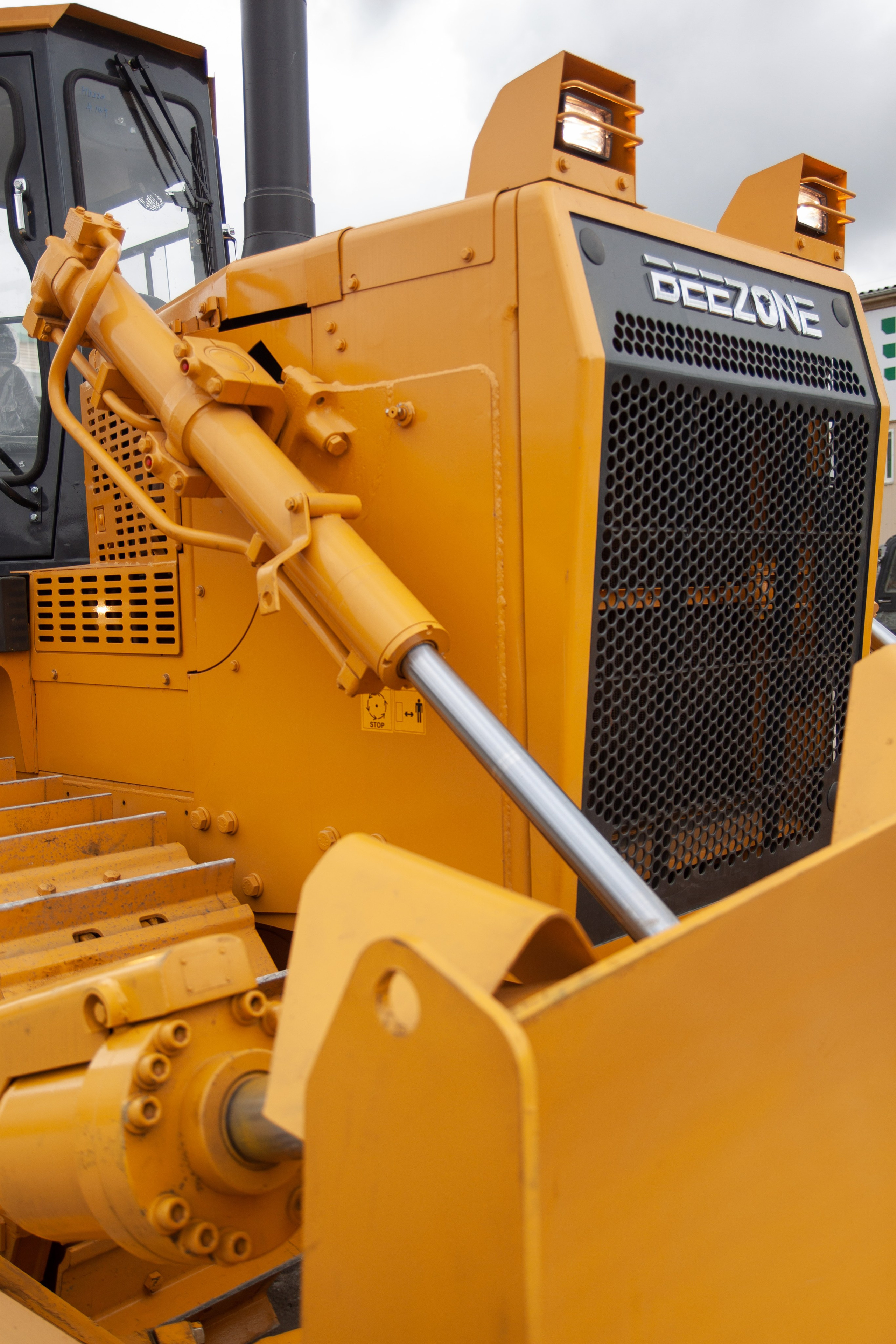 Фото бульдозеры D26-5. Продажа и обслуживание грузовой техники и спецтехники в г. Новосибирск компания СТИ