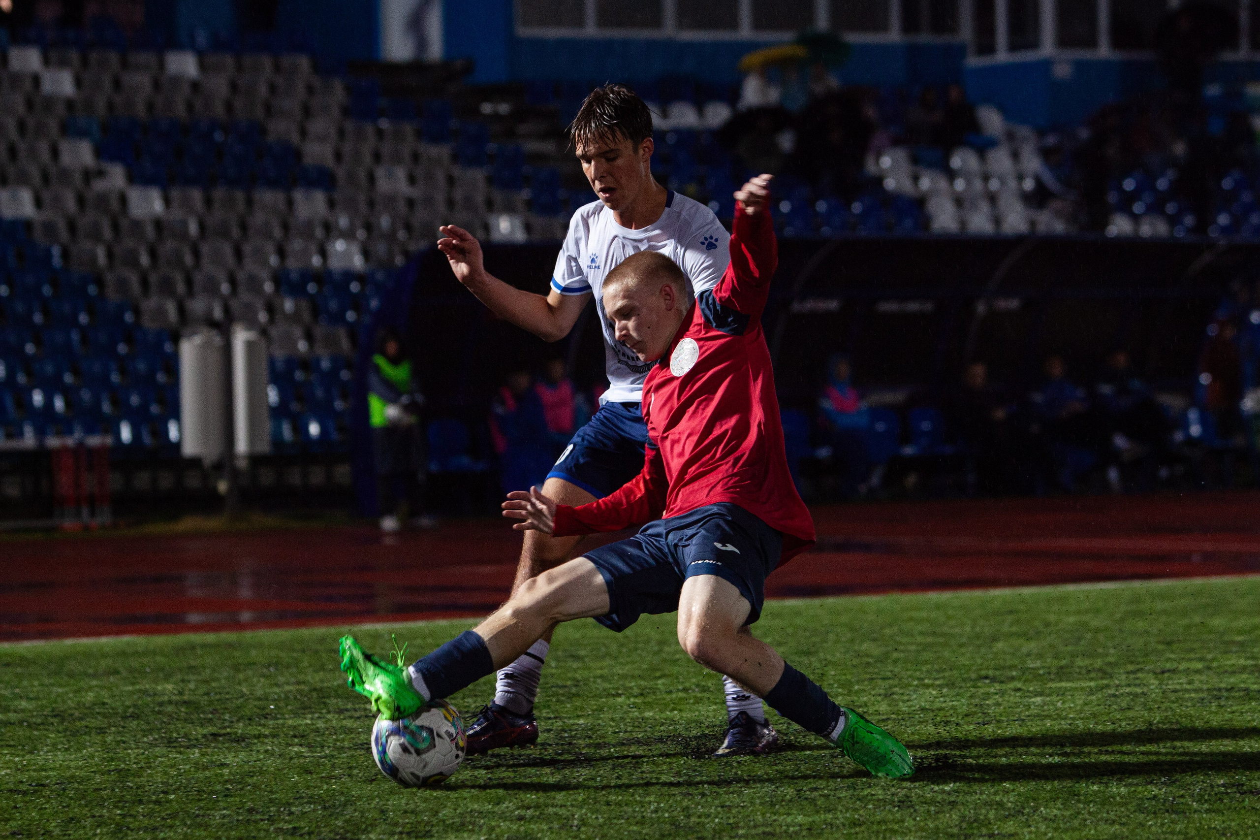 Матч юношеской футбольной лиги между командами СШ «Сахалин» и «СШОР № 1» (Комсомольск-на-Амуре) (U-18). Кутузов Евгений Фотограф в Южно-Сахалинске
