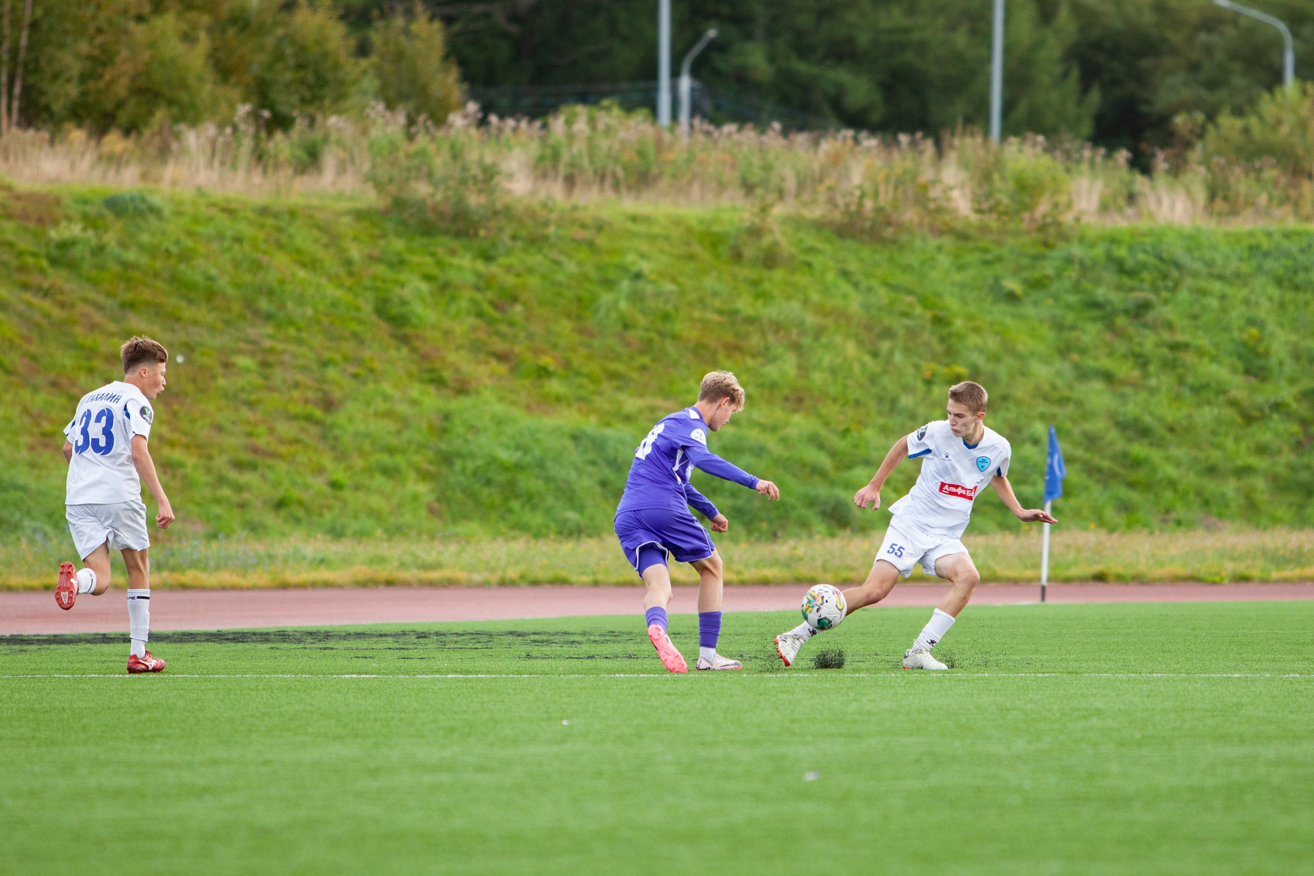 Матч юношеской футбольной лиги между командами СШ «Сахалин» и «СШОР № 1» (Комсомольск-на-Амуре). Кутузов Евгений Фотограф в Южно-Сахалинске