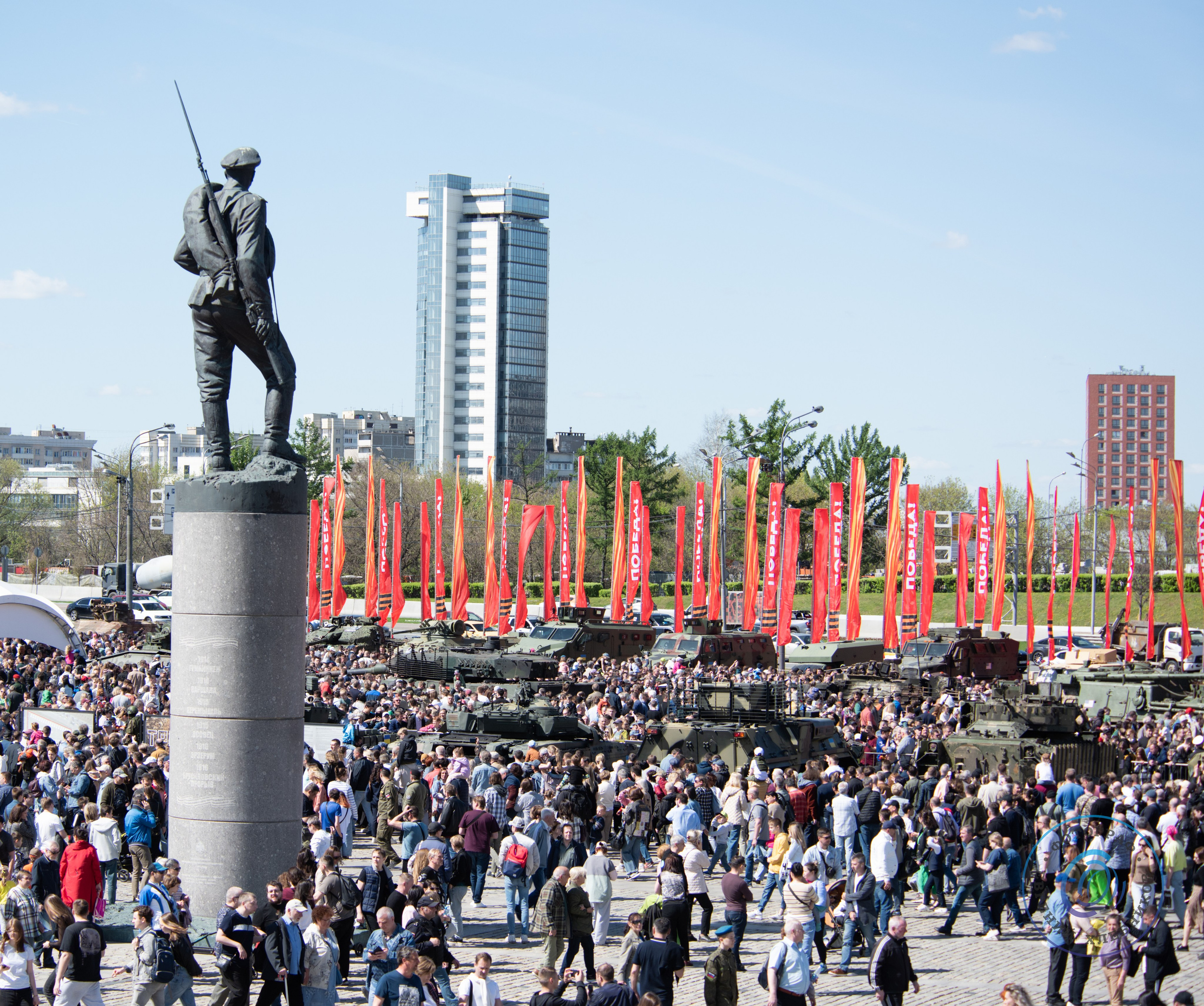 Разбитая техника НАТО. Event-фотограф Евгений Хлебников