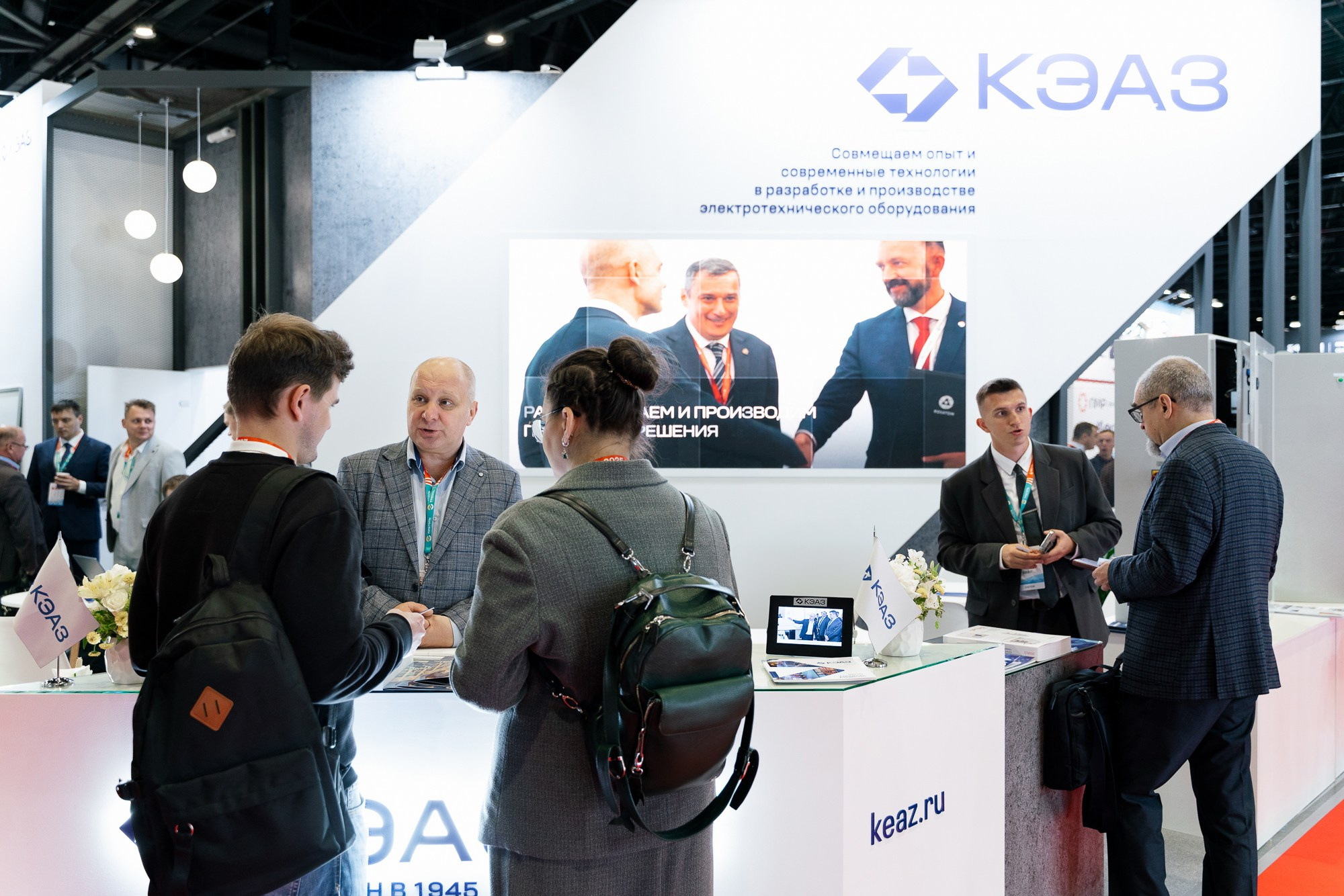 Репортажная съёмка выставки в Санкт-Петербурге: фотосъёмка стенда КЭАЗ. Деловой портрет и бизнес фотография в Санкт-Петербурге