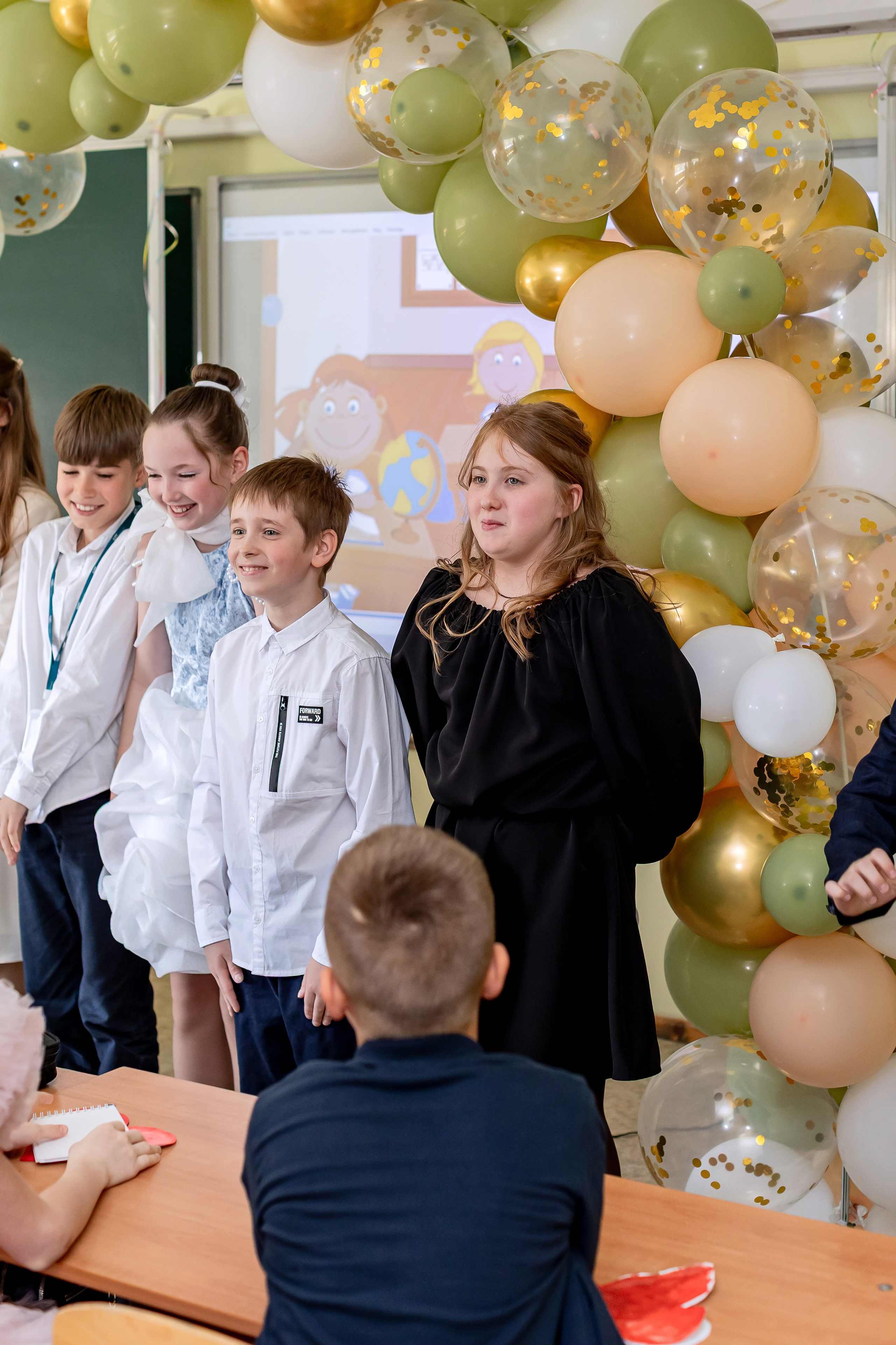 Выпускной в начальной школе в классе. Фотограф и видеограф Москва. Свадебный фотограф, видеограф. Выпускные альбомы. Оживающие альбомы