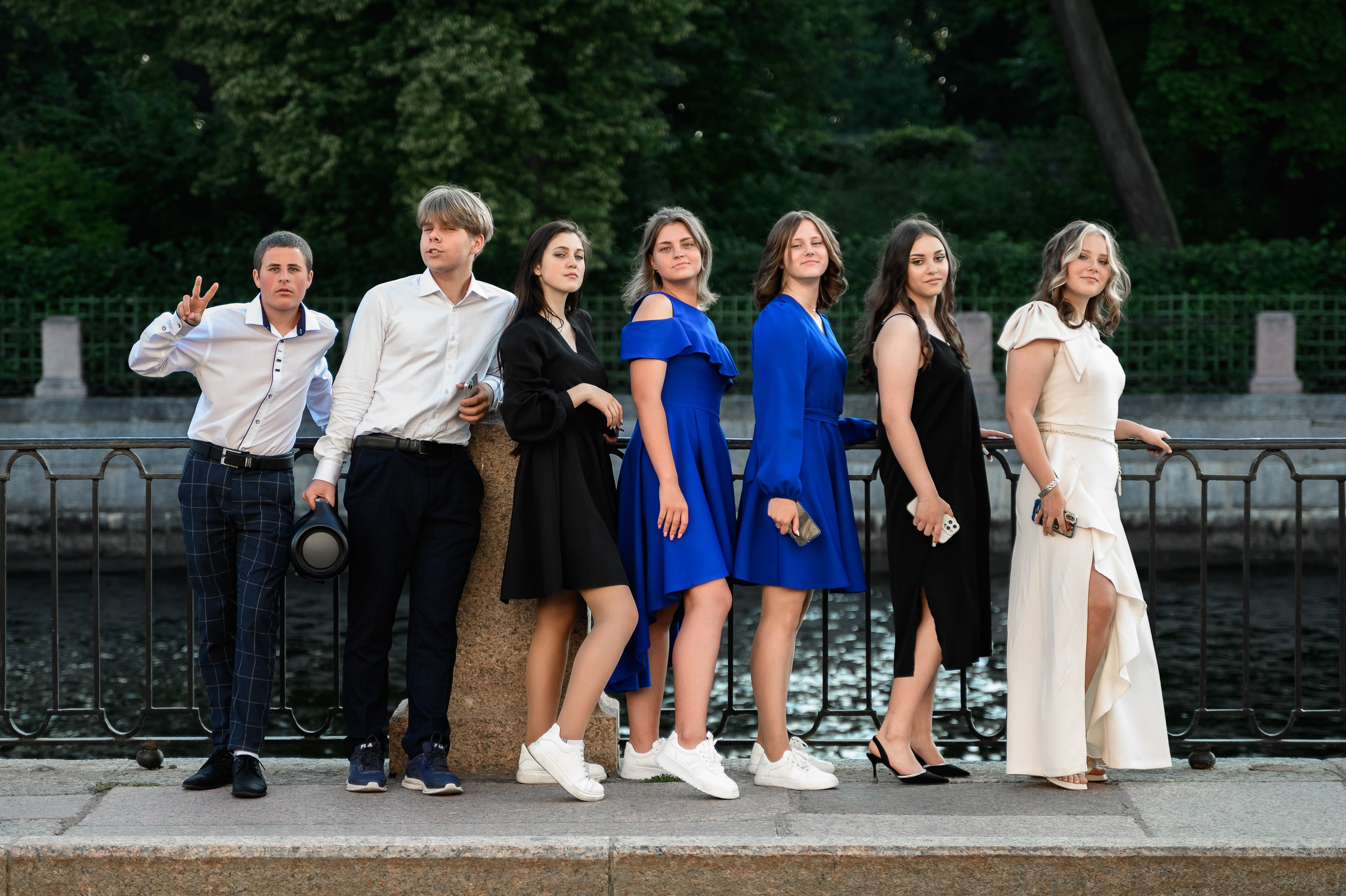 Профессиональная фотосъёмка выпускного в ресторане на Фонтанке.