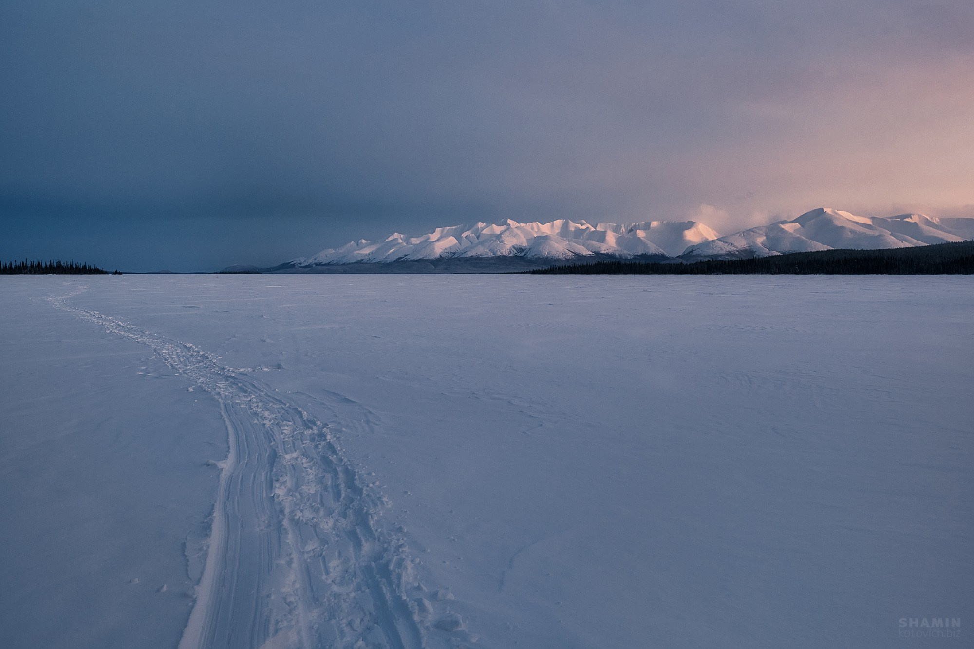 Пейзажи Кольского полуострова — северное сияние, тундра, Баренцево море и горы Хибины. Фотографии дикой природы и северного света на Кольском полуострове. Фотограф Константин Шамин