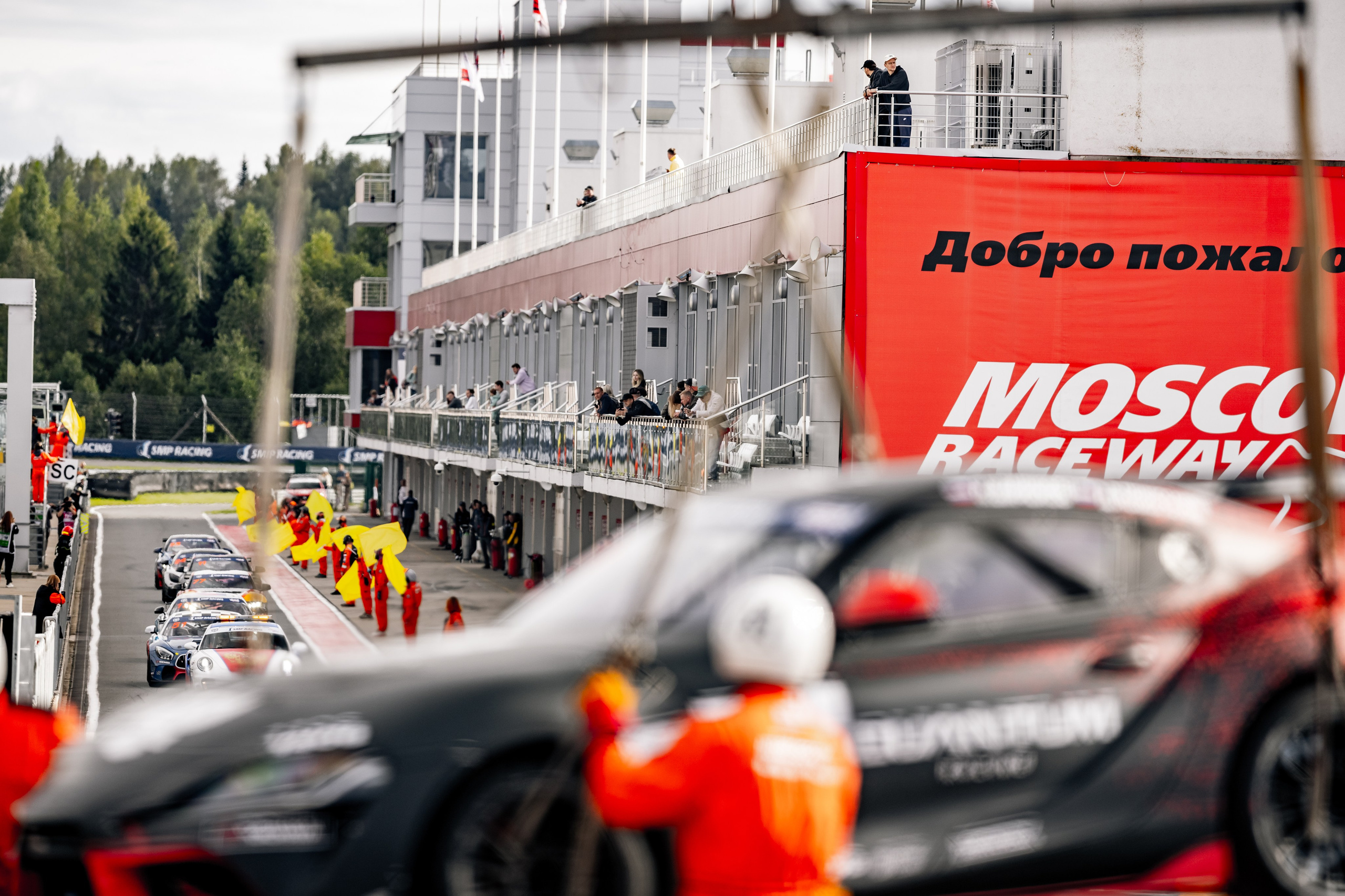 Кто такие маршалы на автогонках: невидимые герои автоспорта