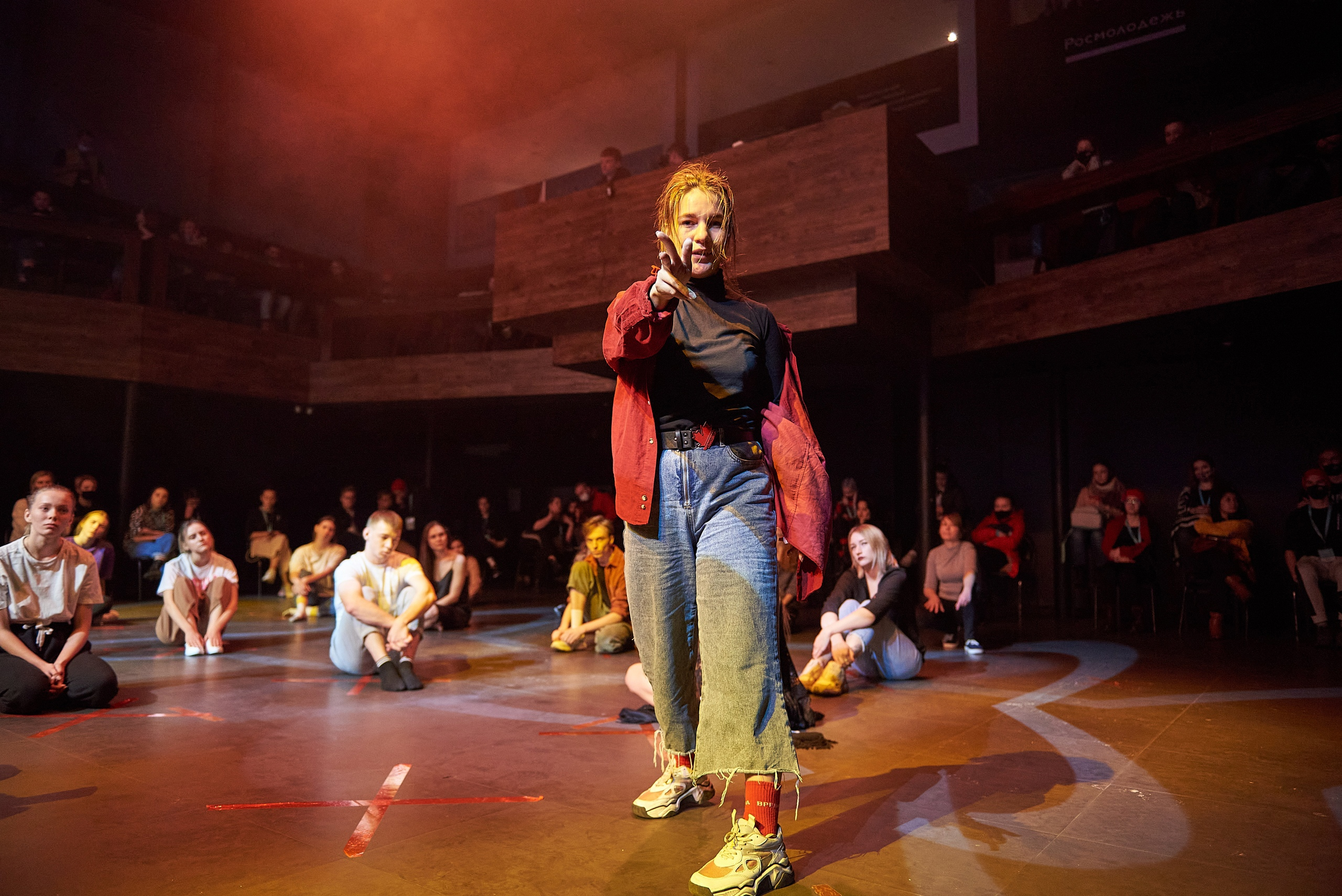 На сцене форума в Нижнем Новгороде. Российская студенческая весна.