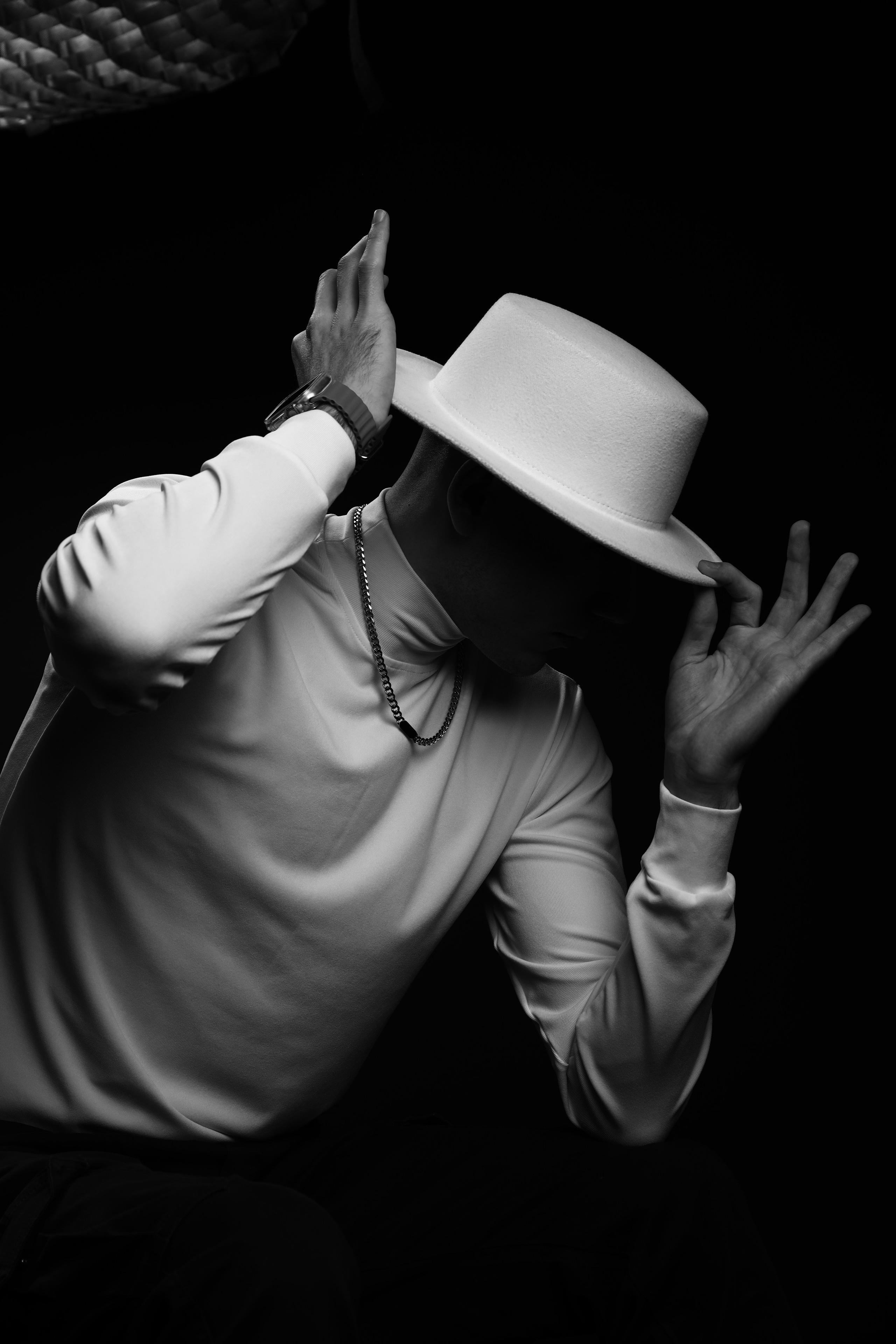 The White hat Alex. Профессиональный фотограф в Воронеже Владислав Крылов