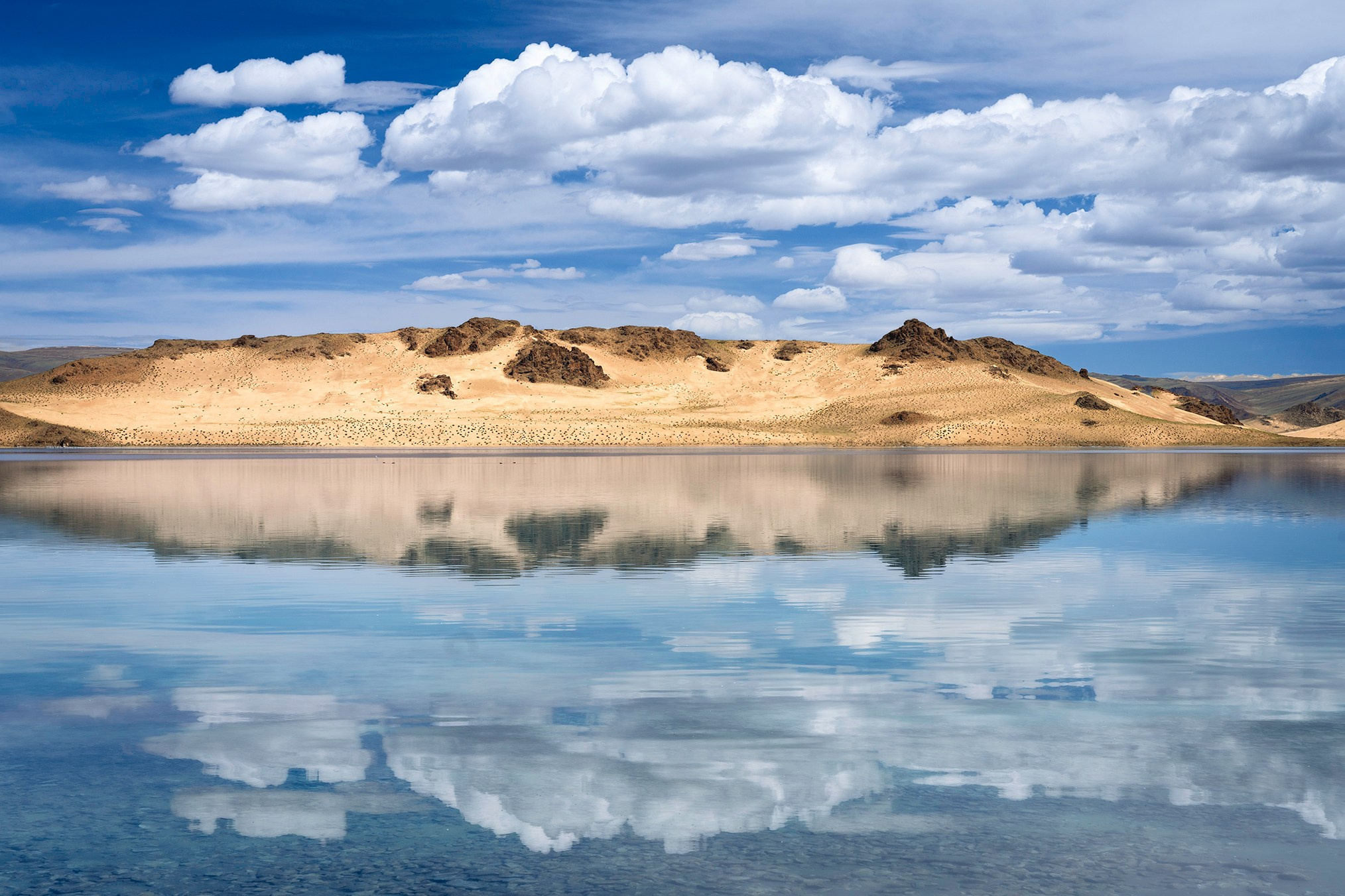 Монголия. Страна пустыни и чистейших озер. High-quality interior photos for your home, office, hotel