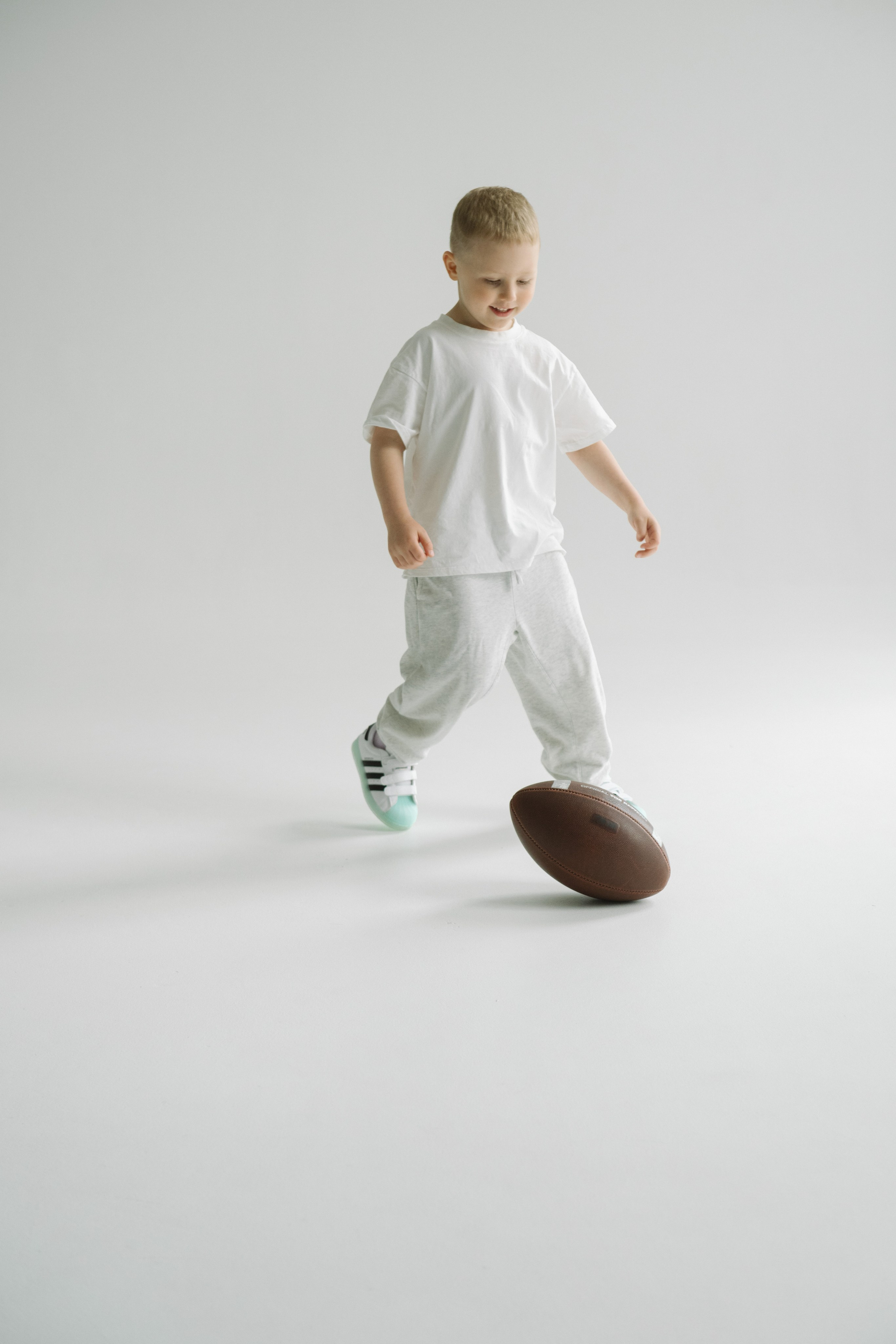 Детская фотосессия в студии — это волшебное приключение! Смешные позы, искренний смех и живые эмоции