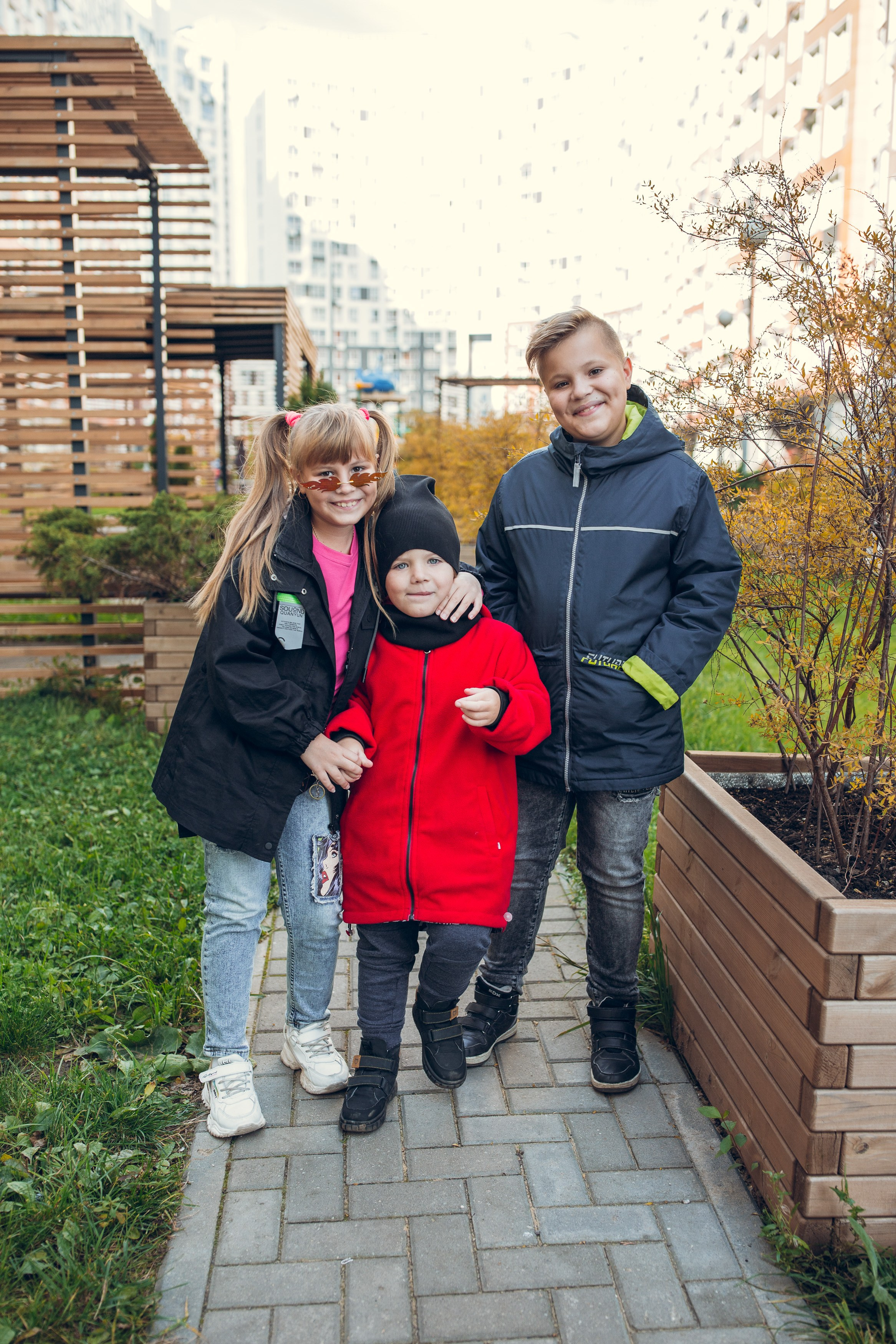 Фотопрогулка семьи в осеннем лесу. Фотограф — Евгений Свистков