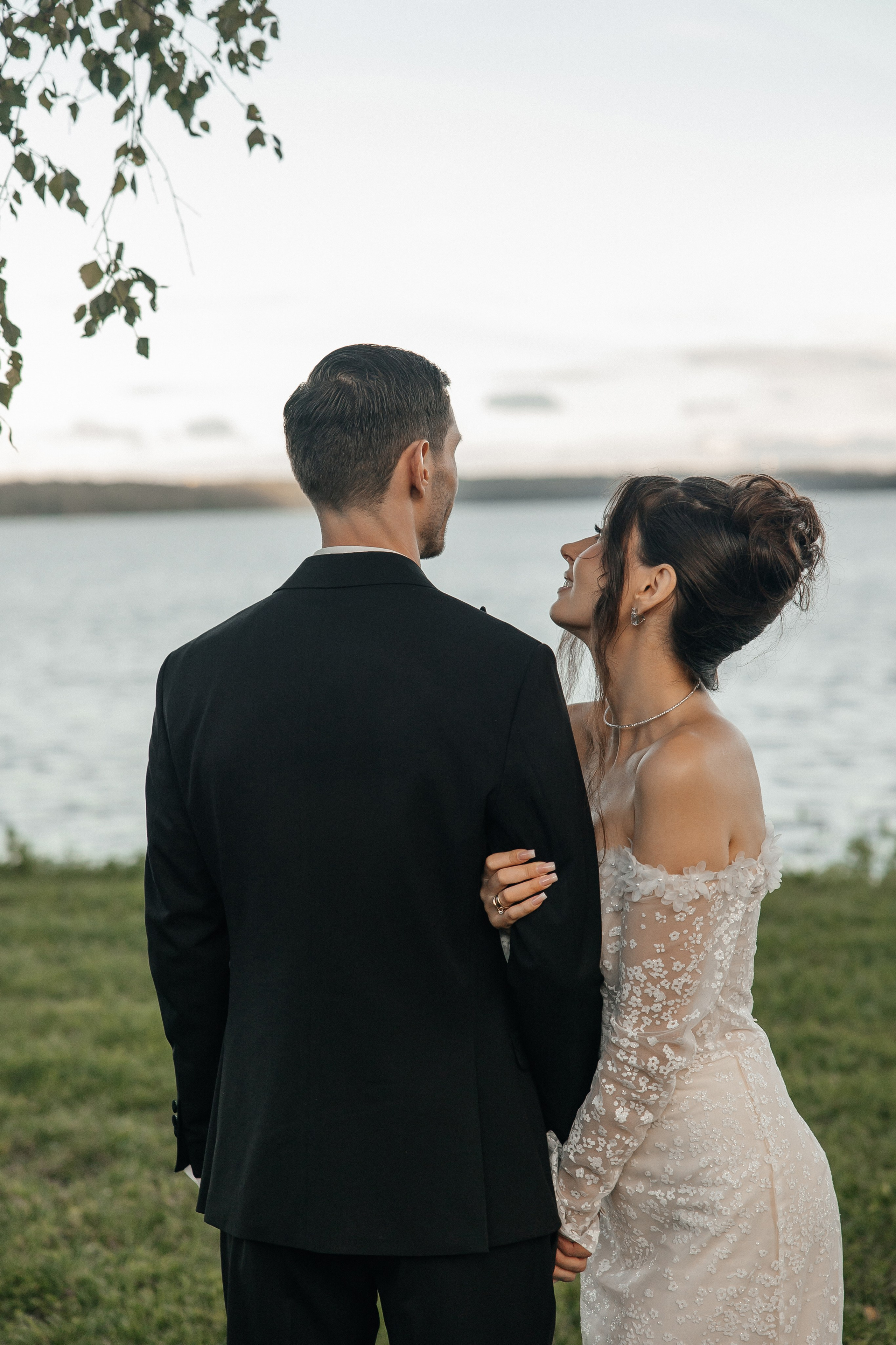 Свадебная фотосессия на площадке THE SUN LAKE VERANDA на озере Сенеж Солнечногорск