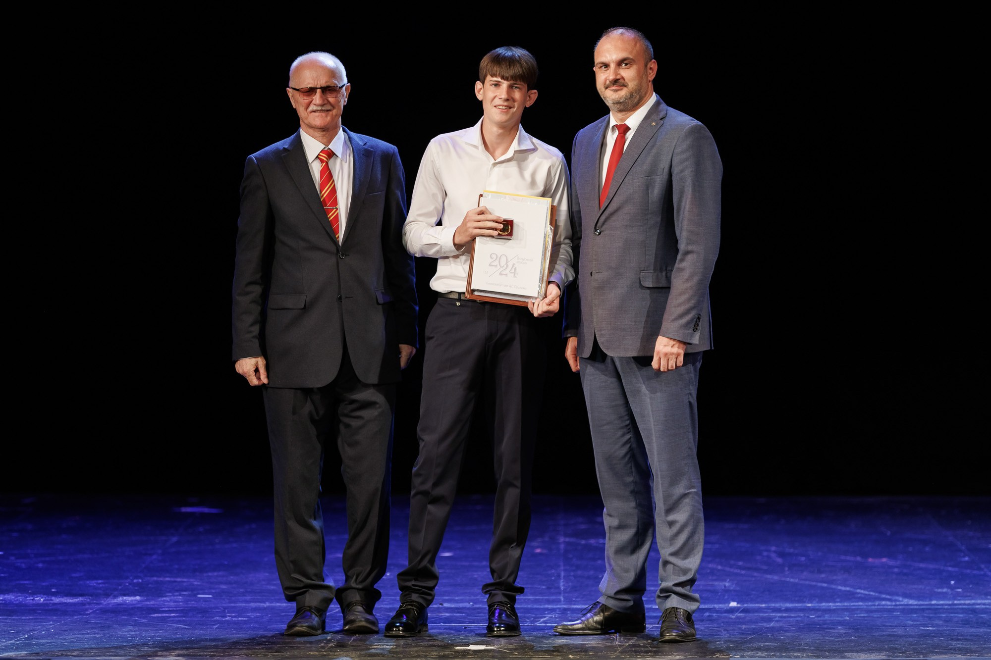 Выпускной вечер в Севастопольской гимназии № 1 имени А. С. Пушкина. Свадебный фотограф, фотосъемка в Крыму, Севастополе, Симферополе, Ялте