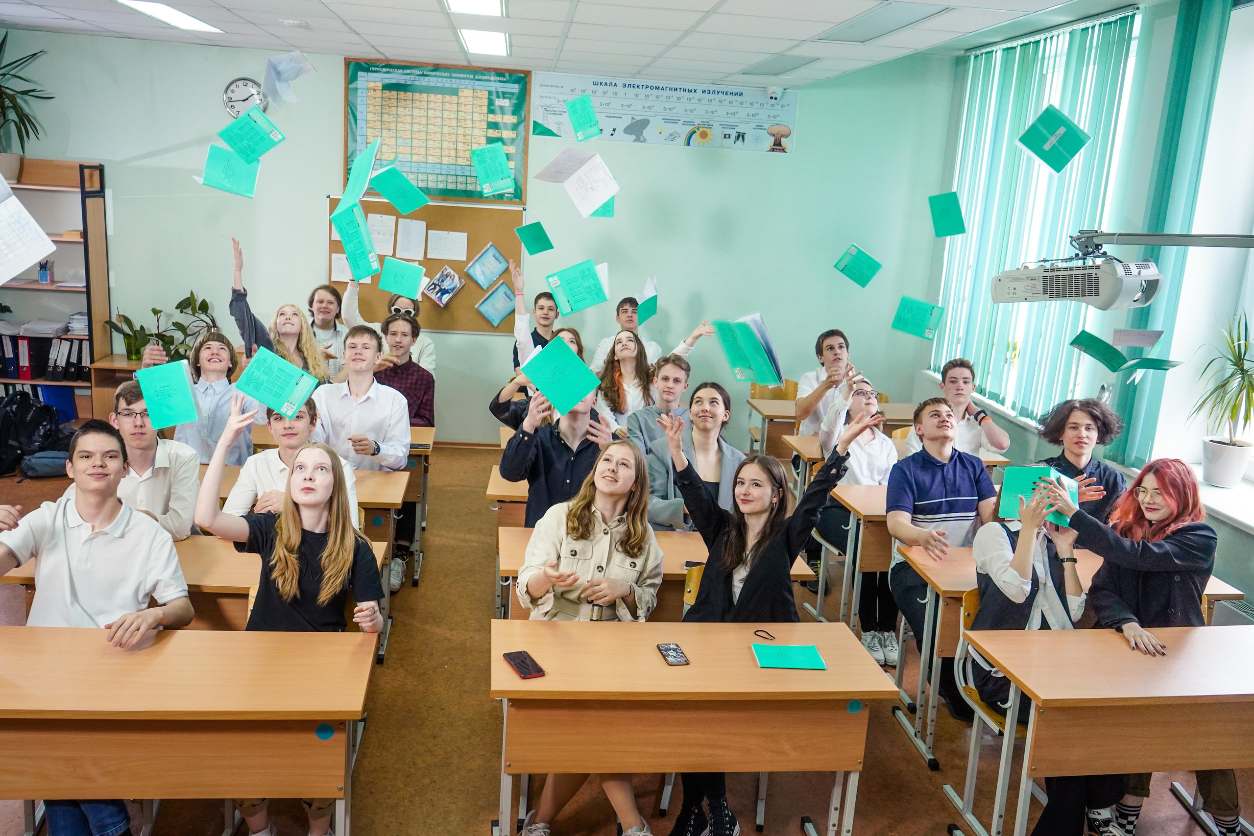 Гимназия № 2, фото для выпускного альбома + фото и макеты альбома. Семейный и портретный фотограф в Екатеринбурге Анна Лобанова