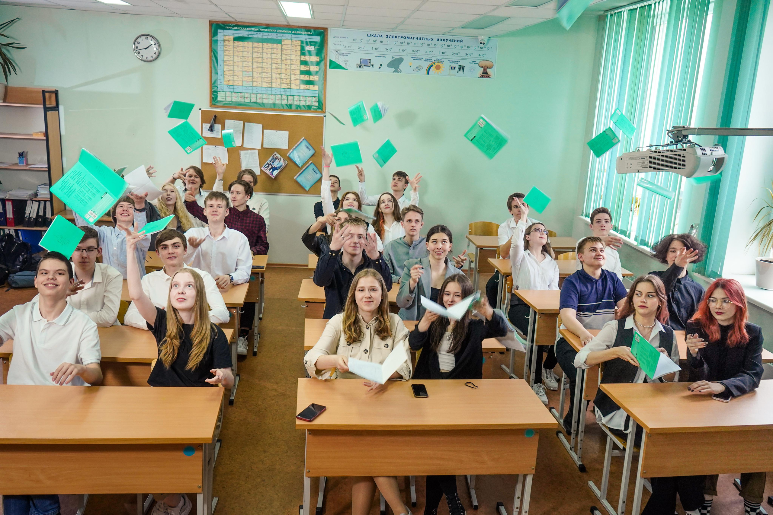 Гимназия № 2, фото для выпускного альбома + фото и макеты альбома. Семейный и портретный фотограф в Екатеринбурге Анна Лобанова