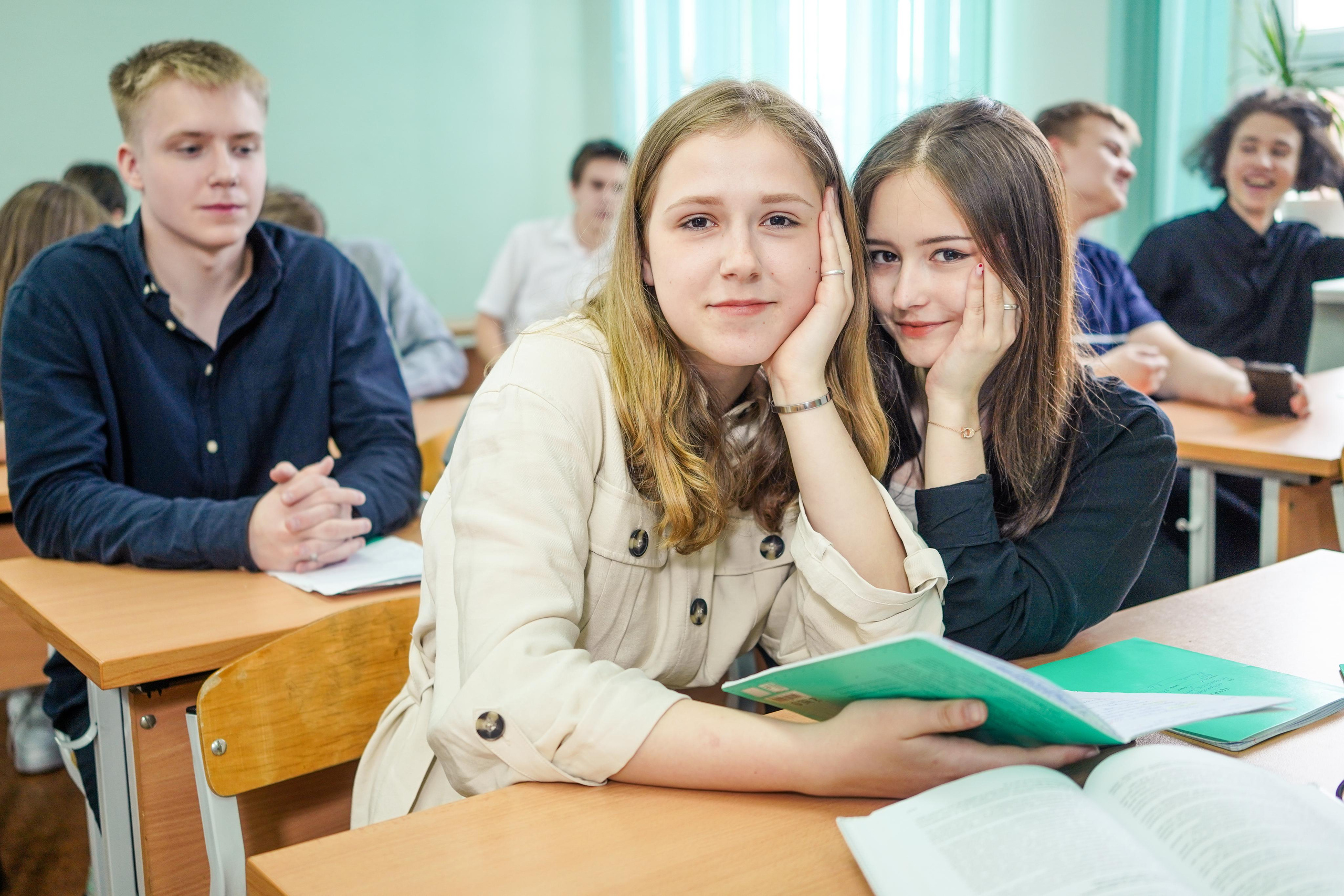 Гимназия № 2, фото для выпускного альбома + фото и макеты альбома. Семейный и портретный фотограф в Екатеринбурге Анна Лобанова