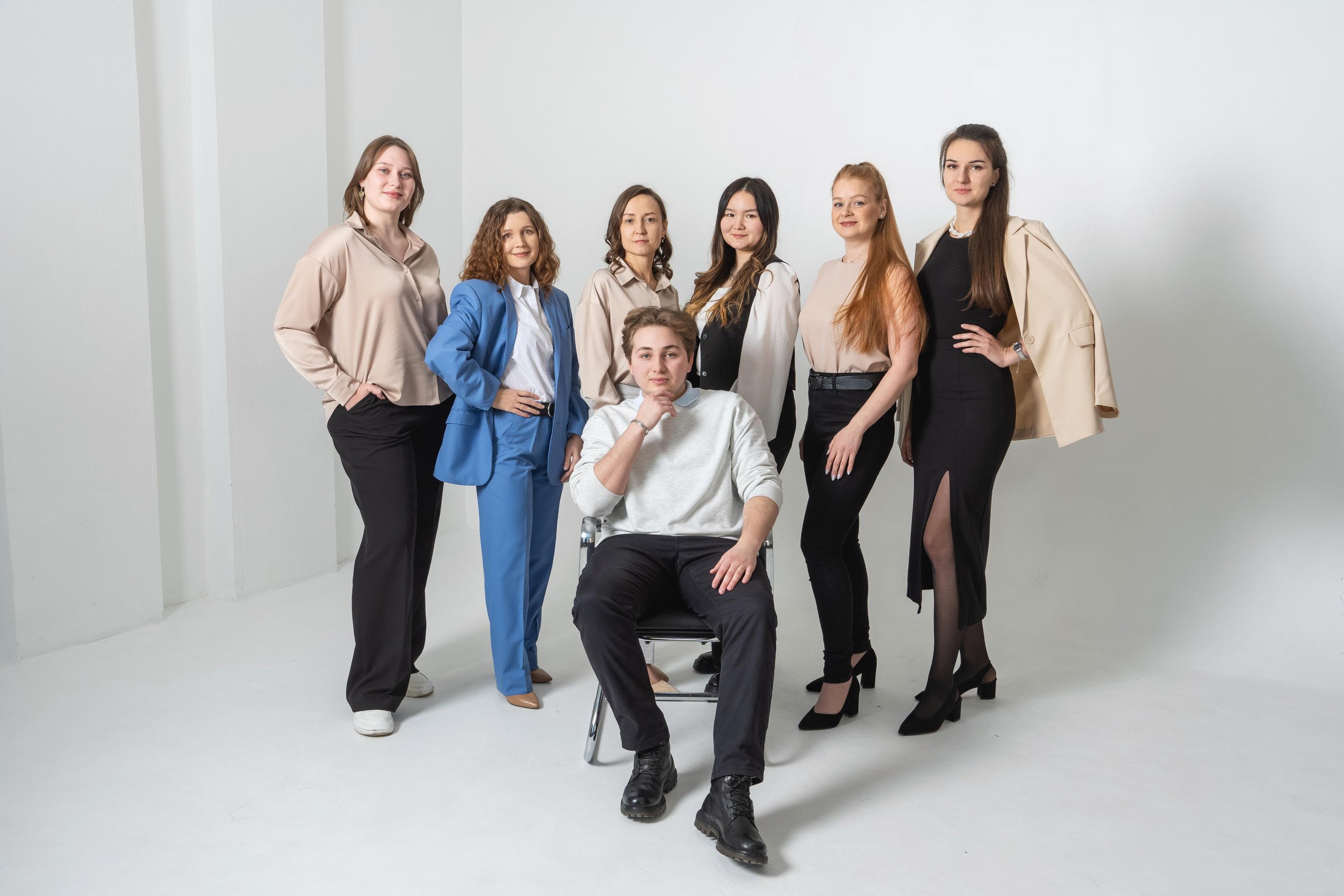 Занимаюсь профессиональной фотографией и живу рядом с Байкалом. Работаю в разных жанрах